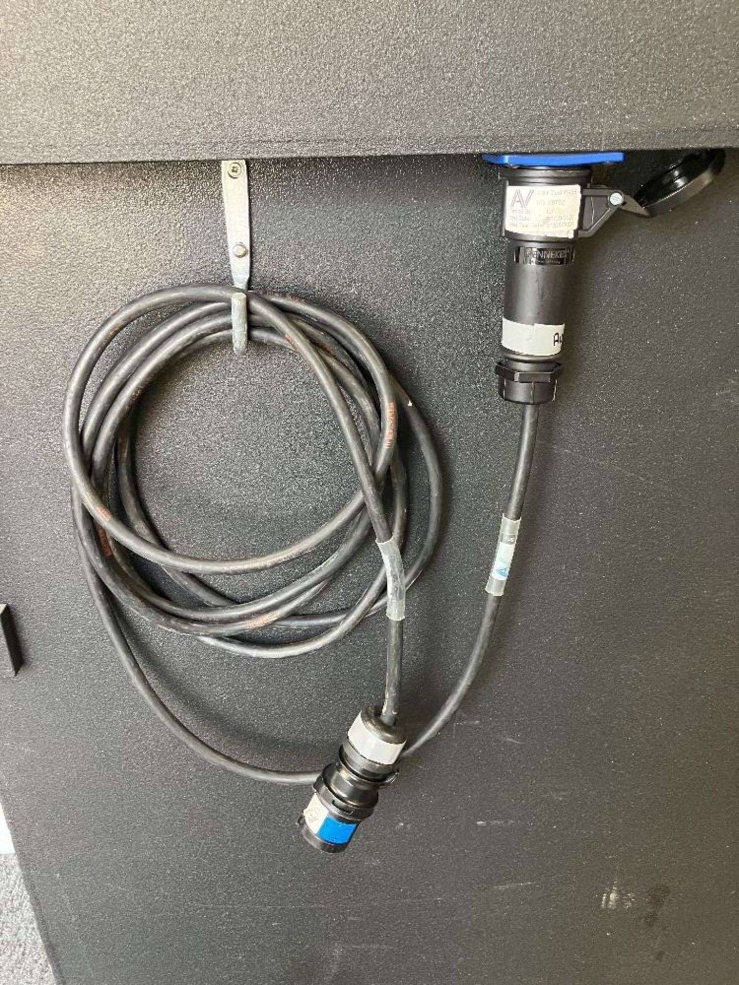 Mobile Workstation with Power Connection & In-Built Sockets - Image 3 of 3