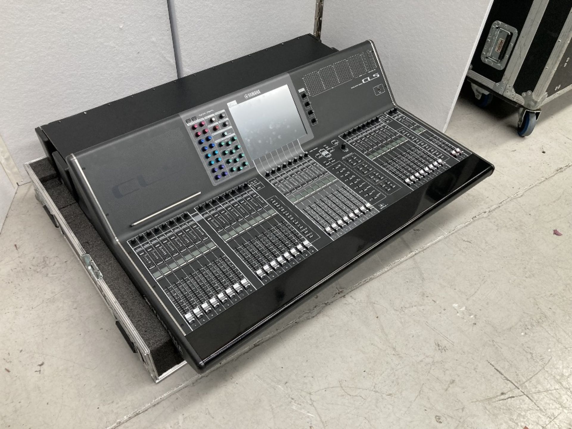 Yamaha CL5 Digital Mixing Console & Heavy Duty Mobile Flight Case - Image 3 of 15