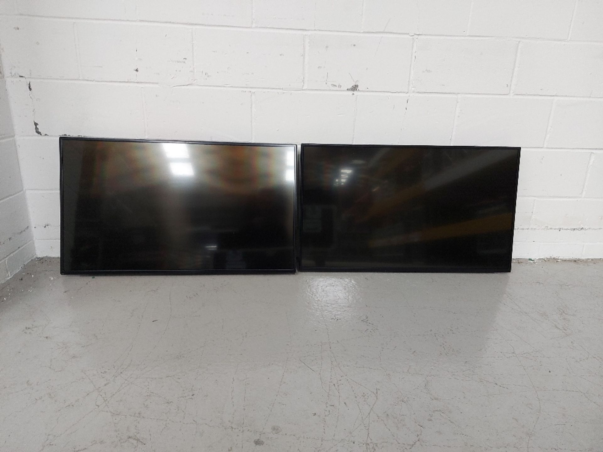 (2) LG 43SM5KD-B 43'' Displays