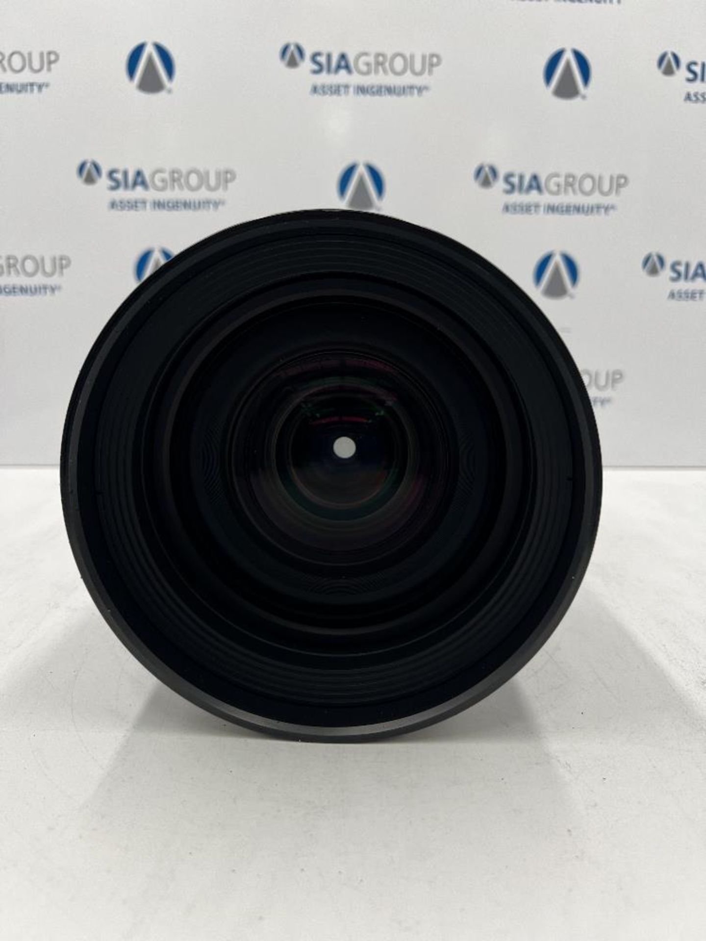 Panasonic ET-D75LE6 0.9-1.1 Zoom Lens With Carrier Case - Image 6 of 10