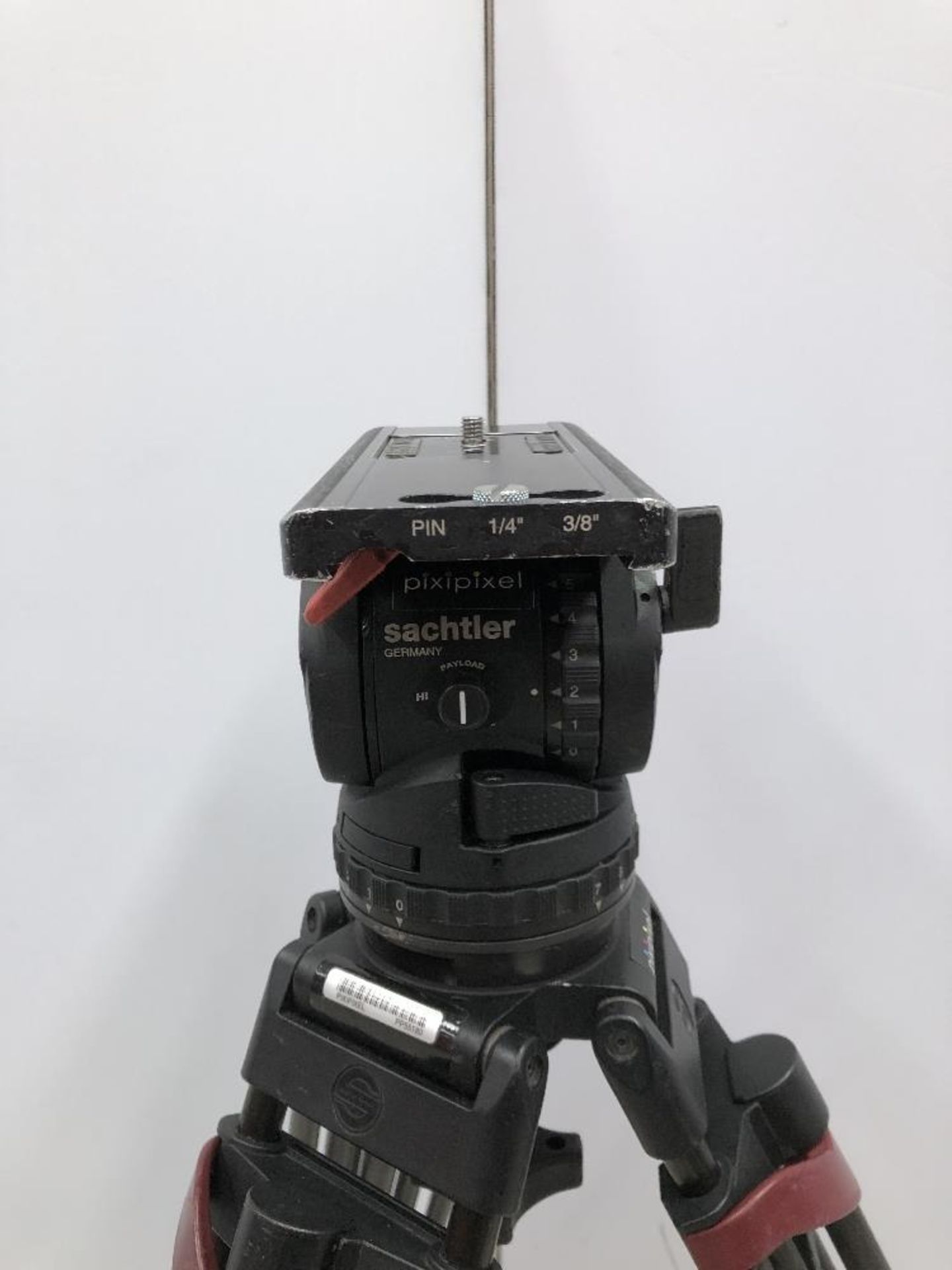 Sachtler V18 S1 Carbon Fibre Medium Camera Tripod With Fluid Head And Sachtler Carry Bag - Image 3 of 6