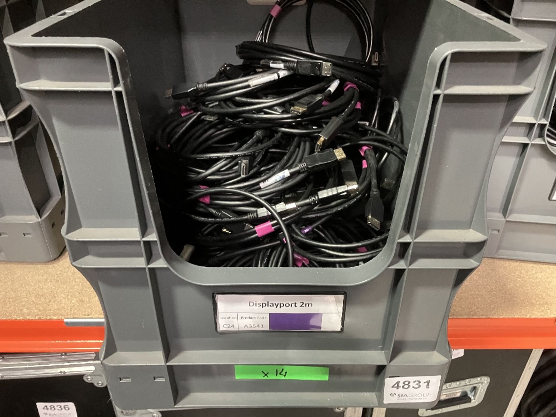 Large Quantity of 2m DisplayPort Cables With Plastic Lin Bin