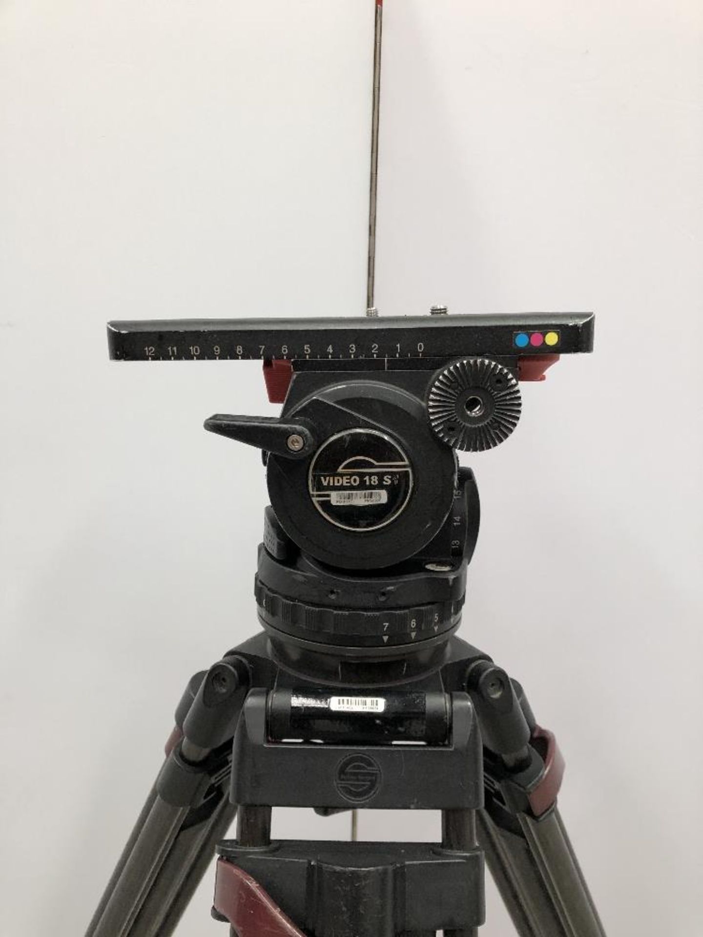 Sachtler V18 S1 Carbon Fibre Medium Camera Tripod With Fluid Head And Sachtler Carry Bag - Image 2 of 6