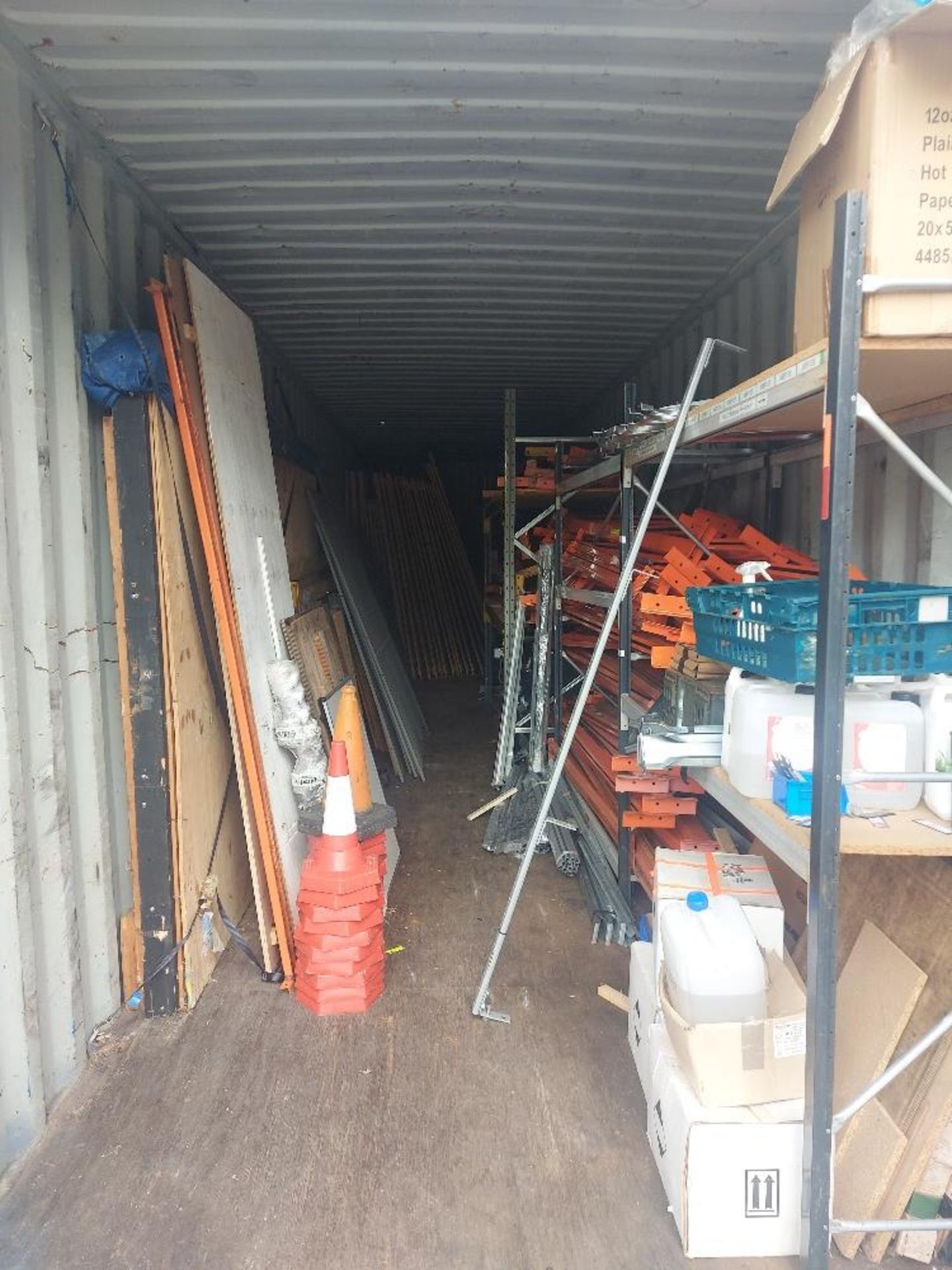 40ft Shipping Container & Contents - Bild 2 aus 7