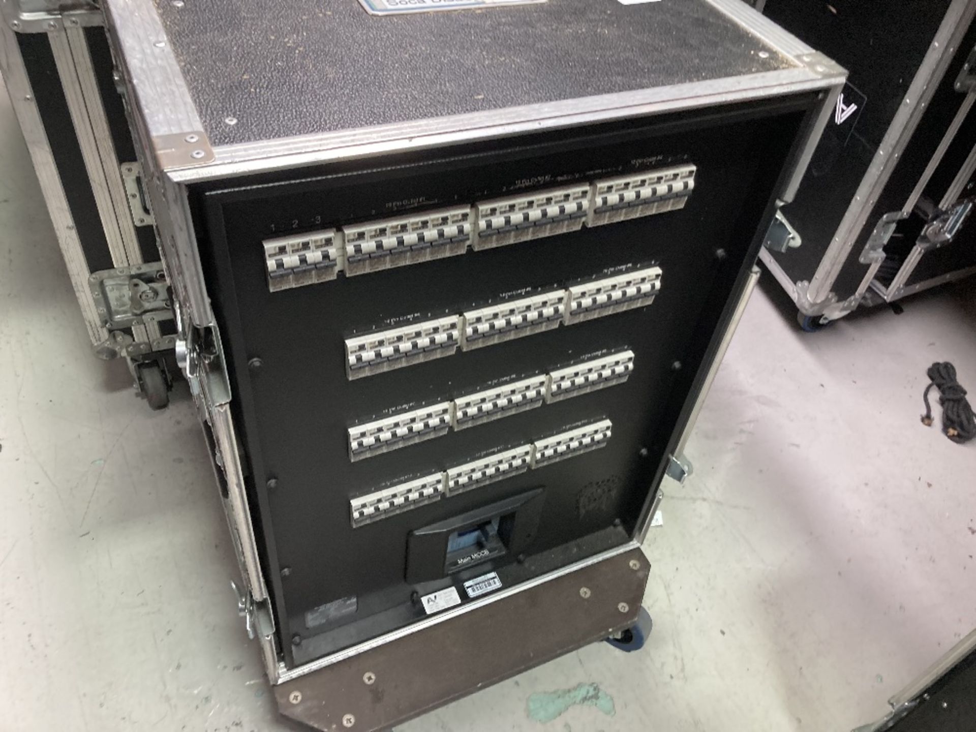 400amp Power Distribution Unit With Mobile Heavy Duty Mobile Flight Case - Image 9 of 14