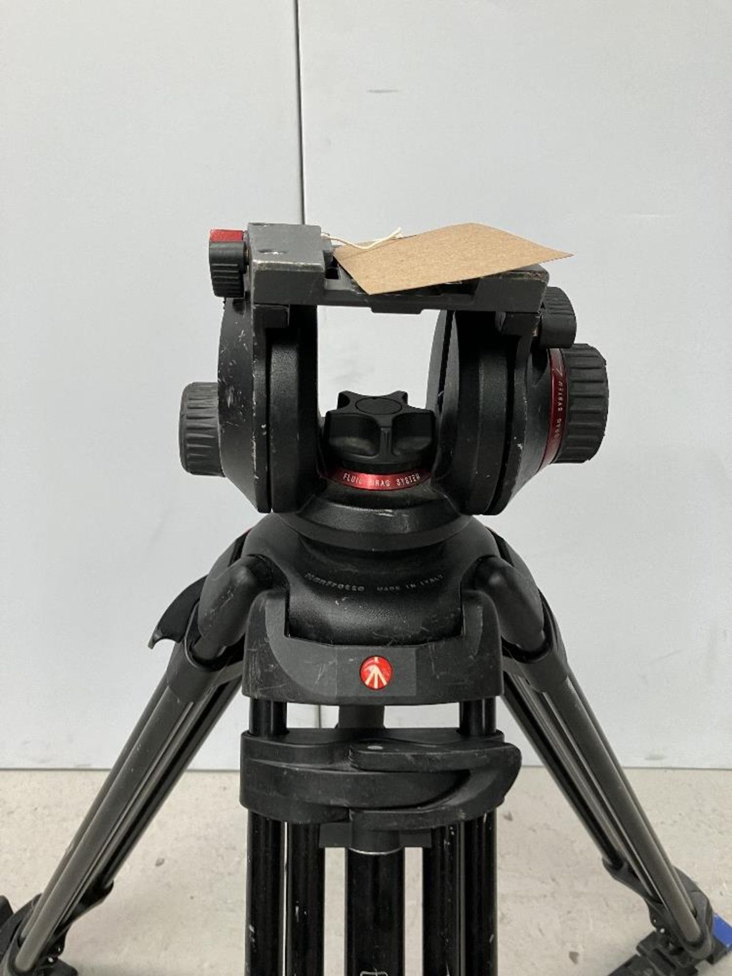 Manfrotto 504HD Tripod Head and 546GB Tripod with Carbon Fibre Legs - Image 3 of 7