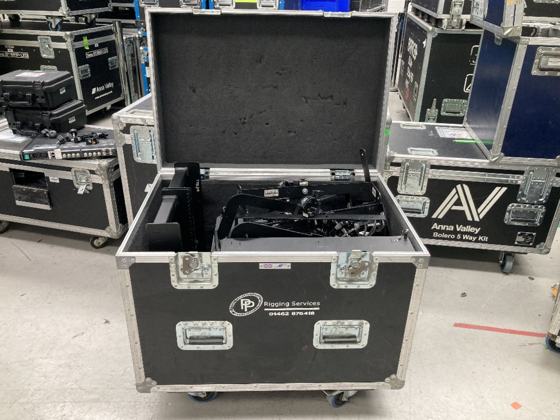 Quanity of d&b Rigging & Heavy Duty Mobile Flight Case To Include: - Image 9 of 11