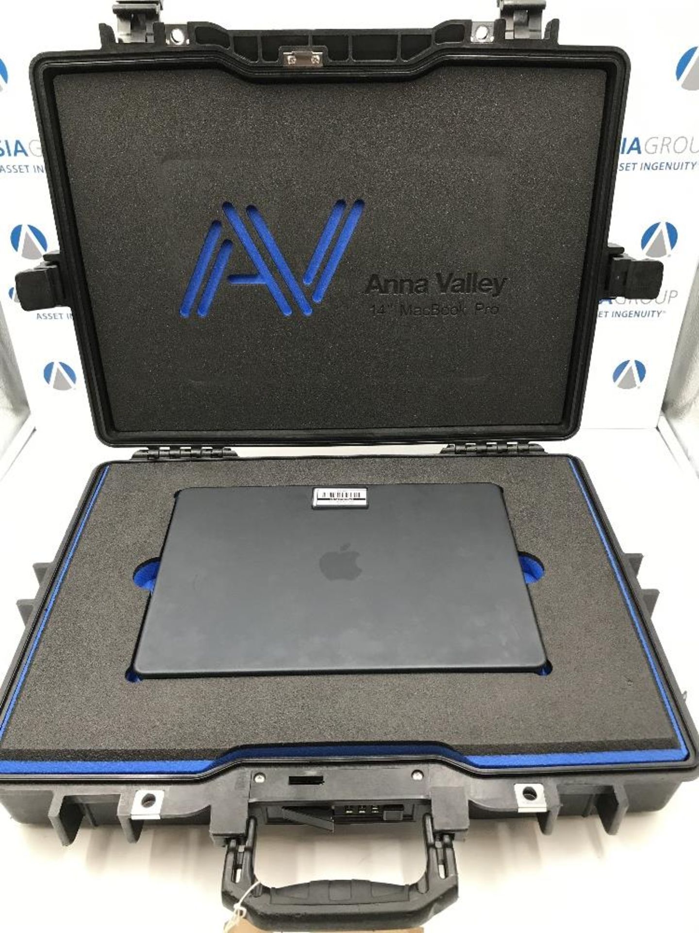 Apple 14" MacBook Pro A2442 M1 With Peli Case - Image 7 of 7