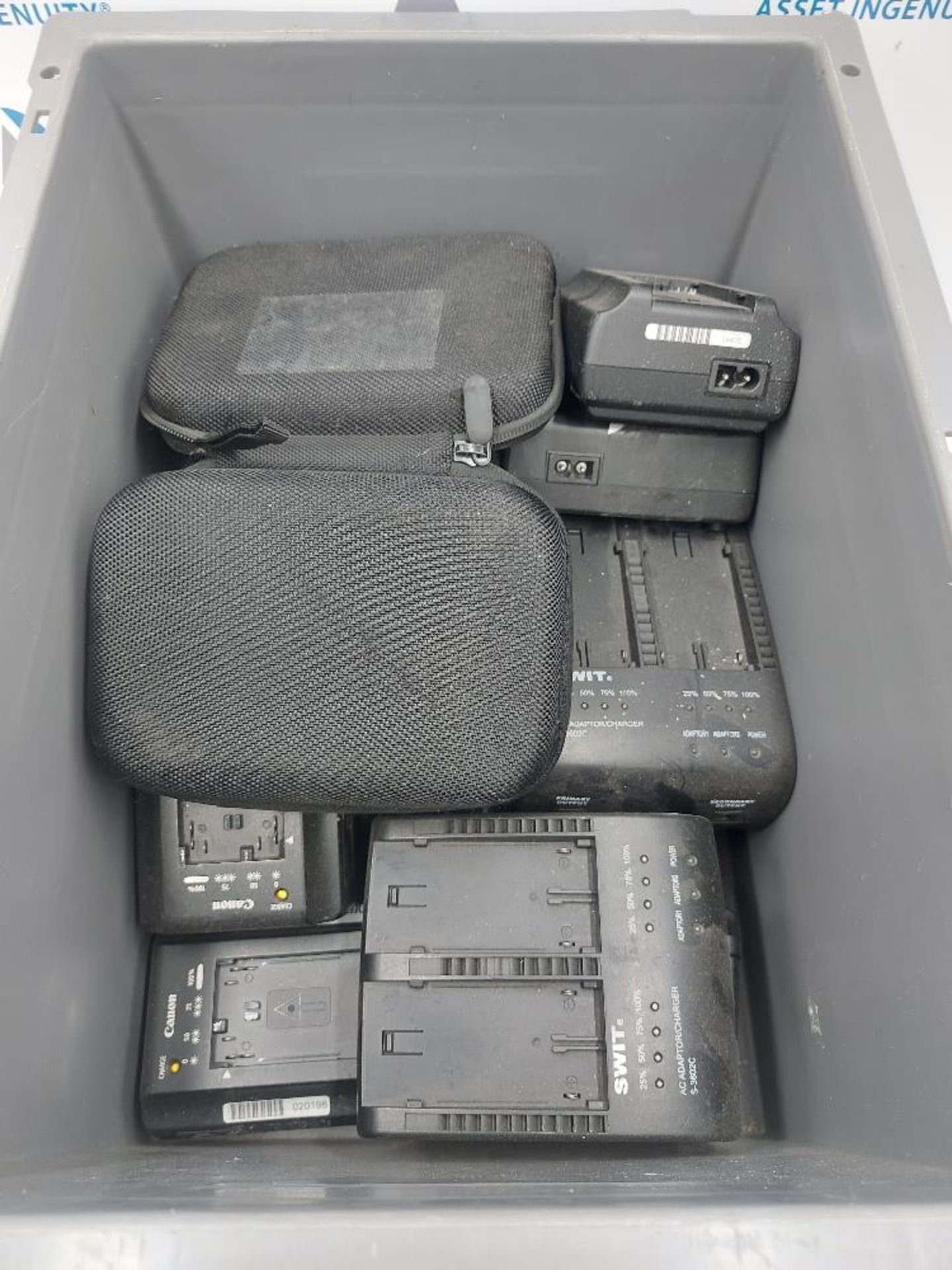 Quantity of Canon Battery Chargers - Bild 2 aus 2