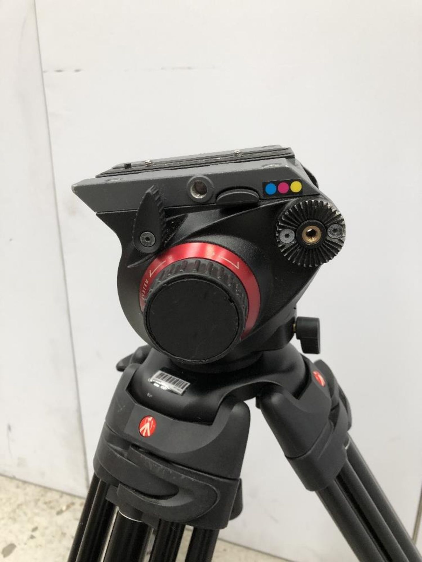 Manfrotto 546GB Aluminium Camera Tripod With Manfrotto 504HD Fluid Head - Image 2 of 6