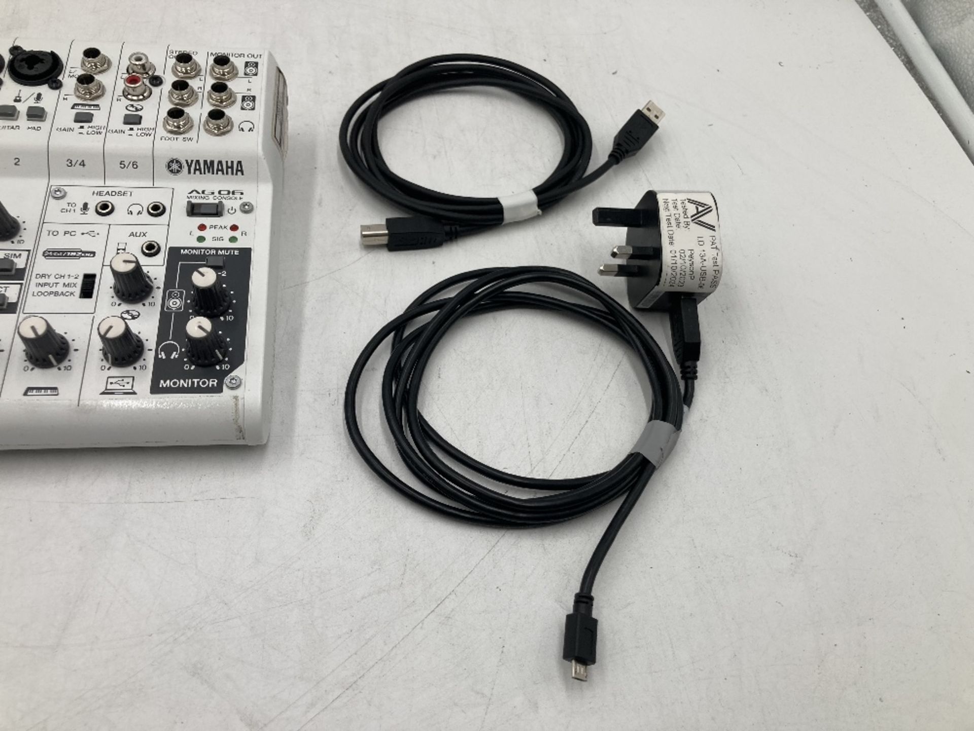 Yamaha AG06 Mixing Console w/USB Interface & Protective Case - Bild 5 aus 11