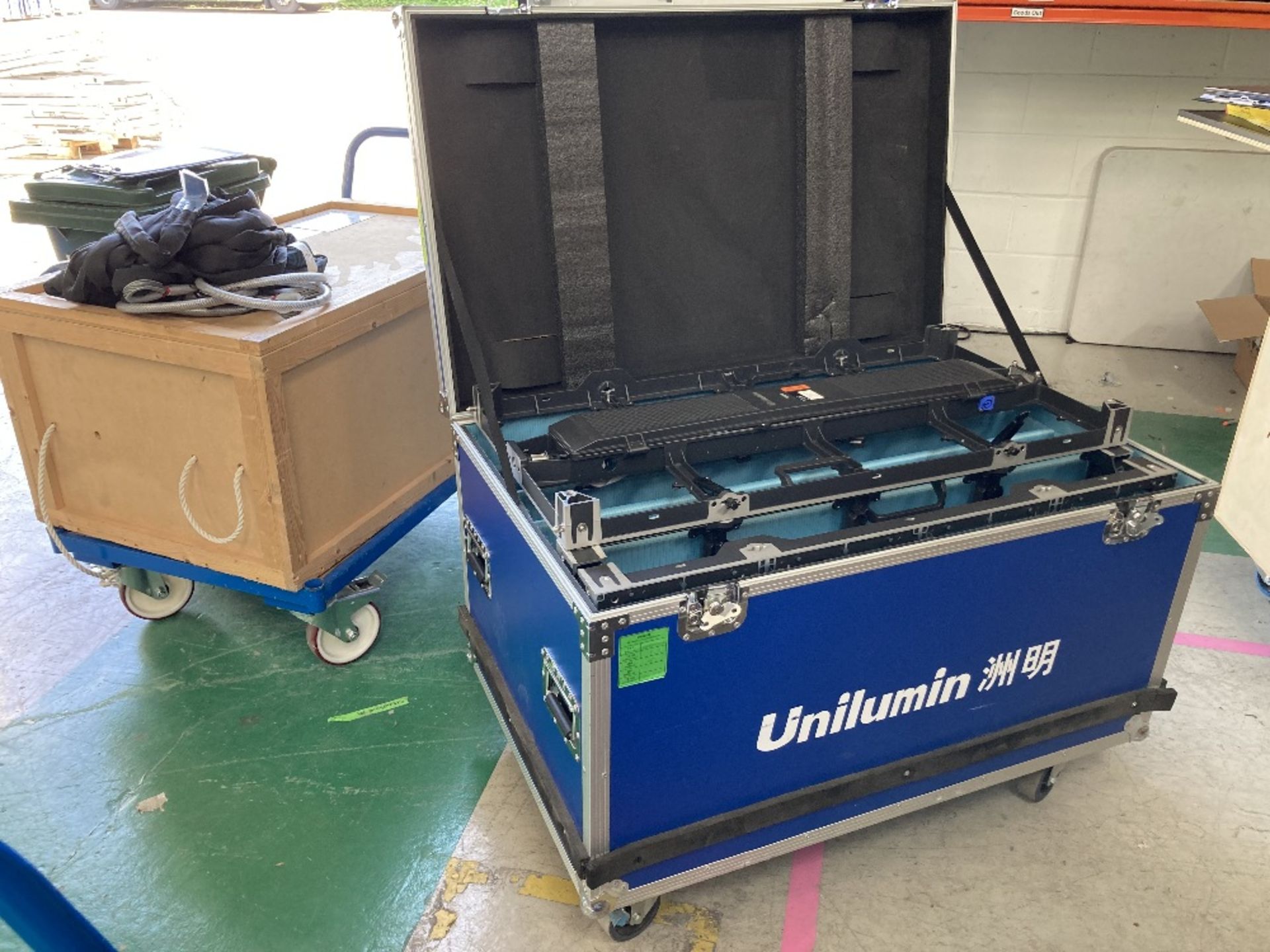 (32) Unilumin USLIM3 LED Panels, (3) Unilumin USLIM3 Frames & Heavy Duty Mobie Flight Case - Image 6 of 11