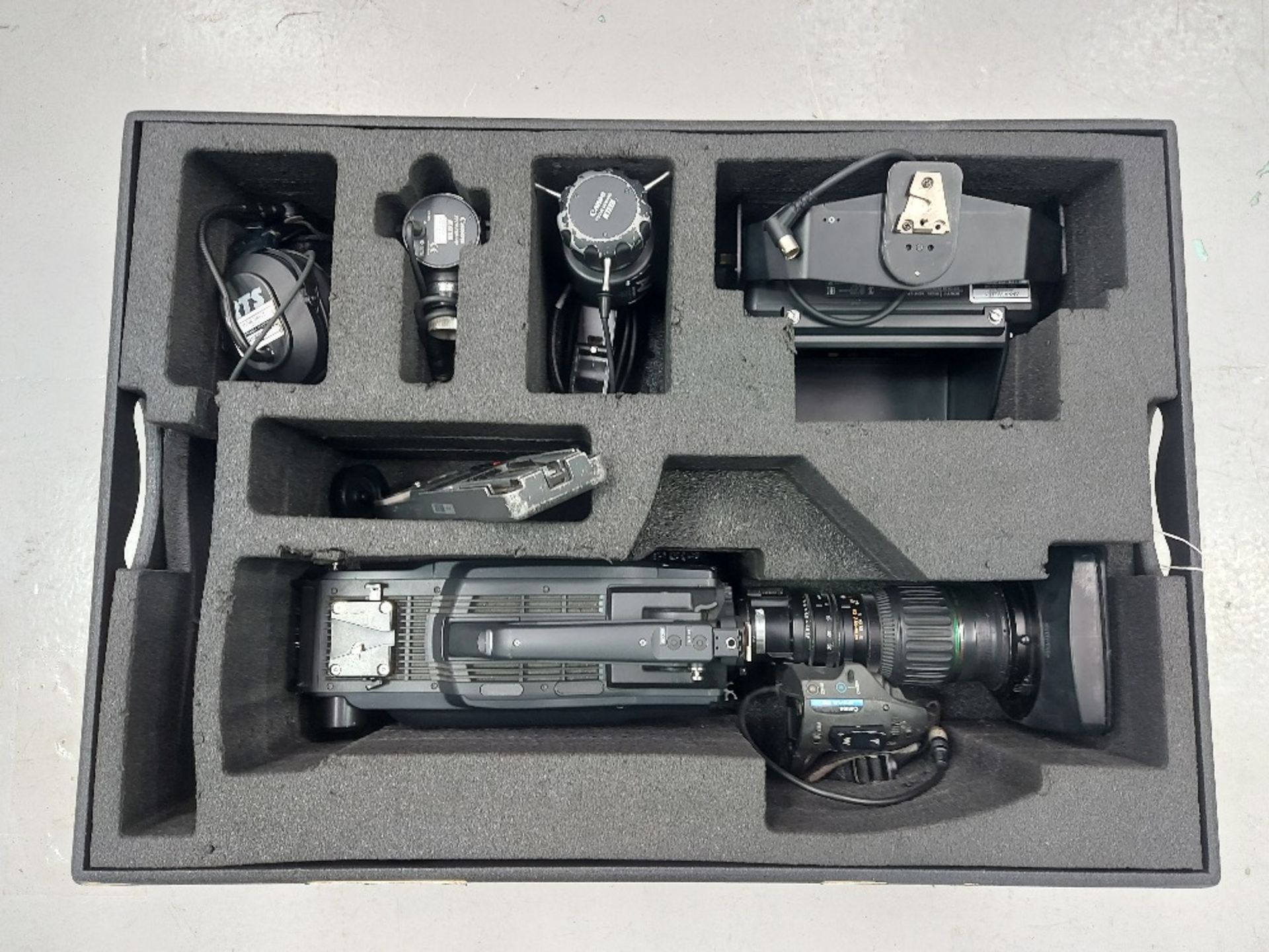 Sony HSC-100 Studio Camera Kit - Image 14 of 14