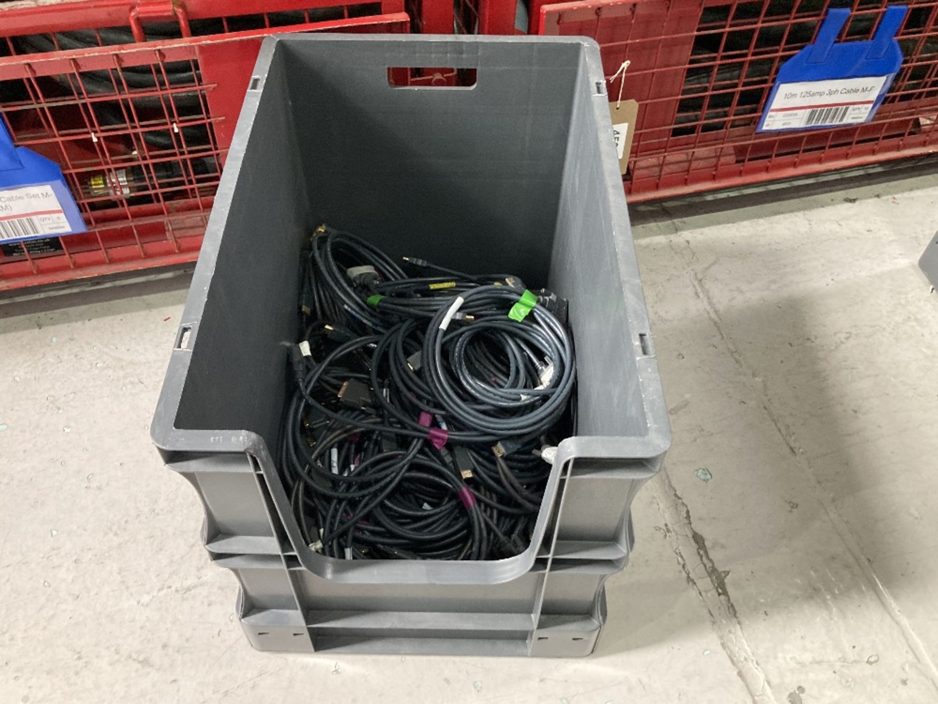 Quantity Of HDMI/Visual Cables With Plastic Lin Bin