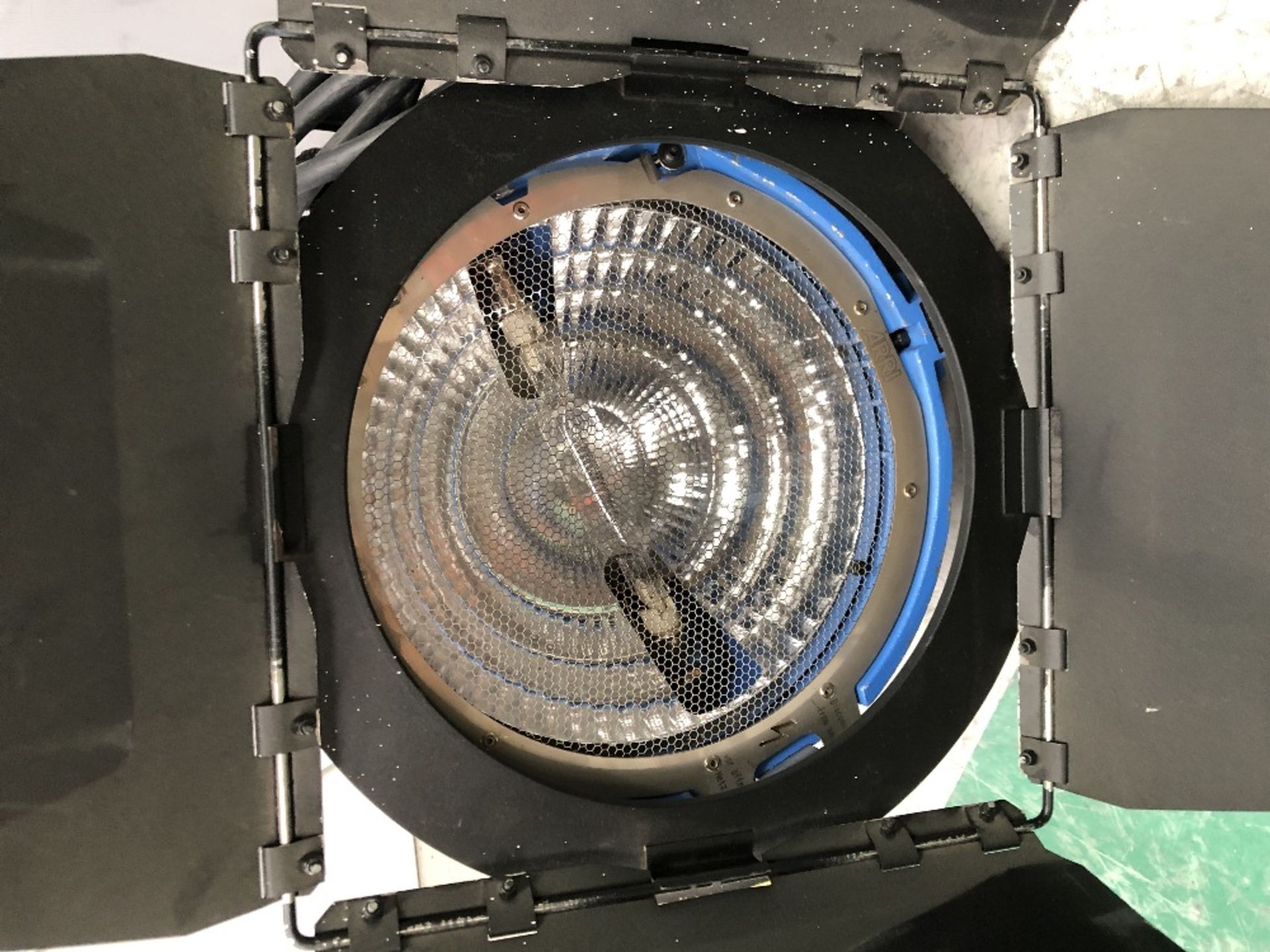 (2) Arri Arrilite 2000 Plus L3.36500.B 2000w Flood/spot lights - Image 3 of 4