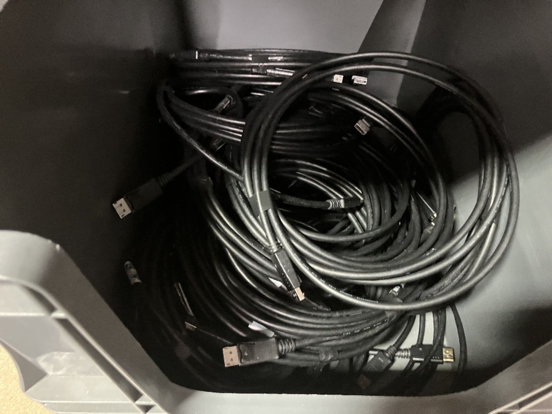 Large Quantity of 5m DisplayPort M-M Cables With Plastic Lin Bins - Image 2 of 5