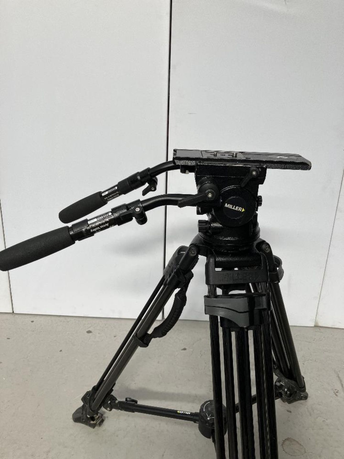 Miller Arrow 3X Tripod Head System with Extendable Carbon Fibre Legs - Image 3 of 6