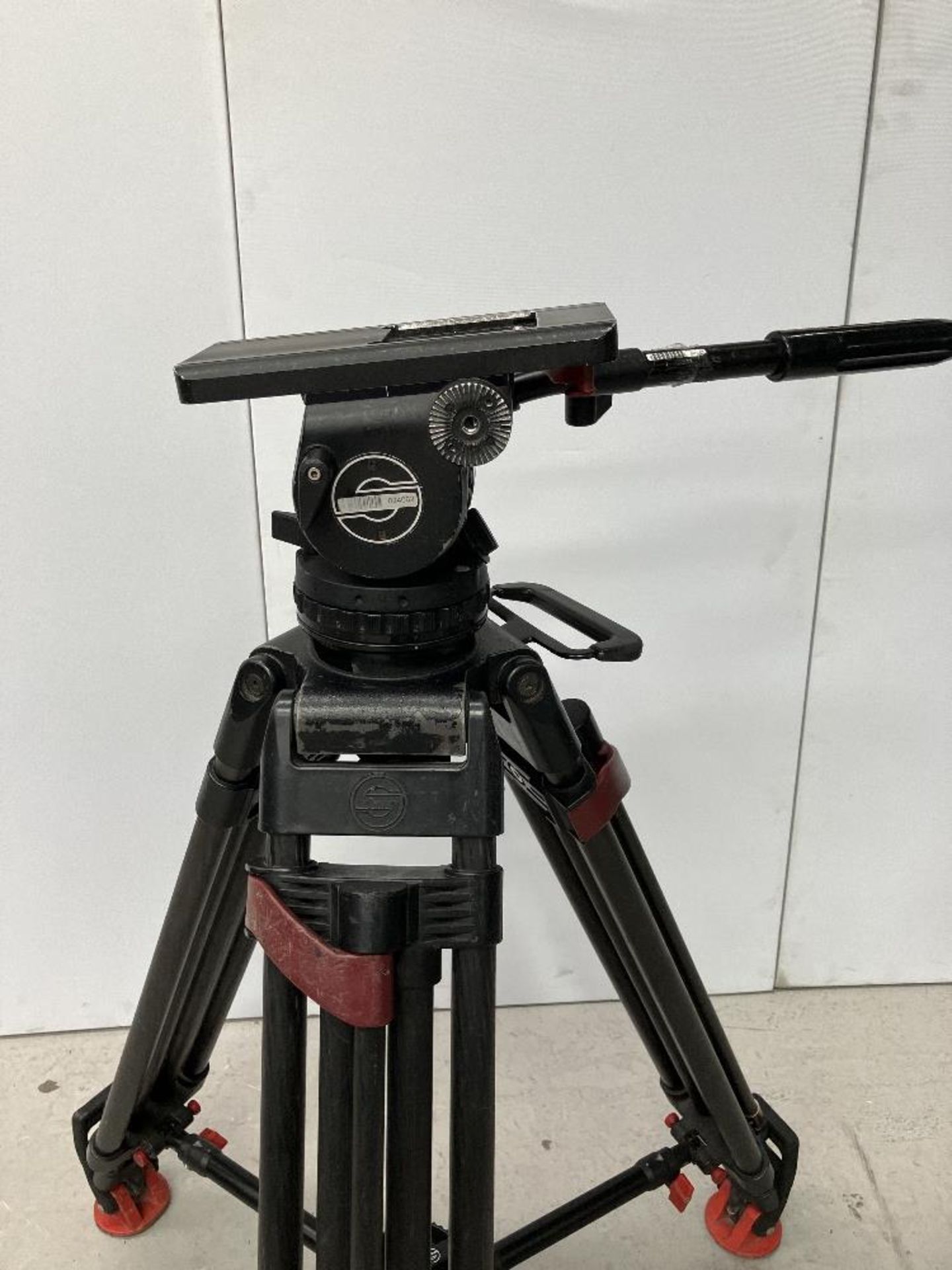 Sachtler 20SB Fluid Tripod Head with Extendable Carbon Fibre Legs - Image 3 of 6