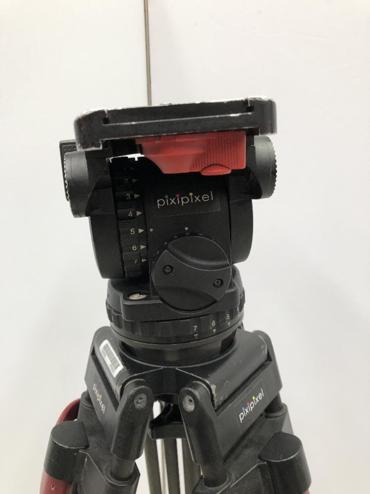 Sachtler V18 S1 Carbon Fibre Medium Camera Tripod With Fluid Head And Sachtler Carry Bag - Image 5 of 6