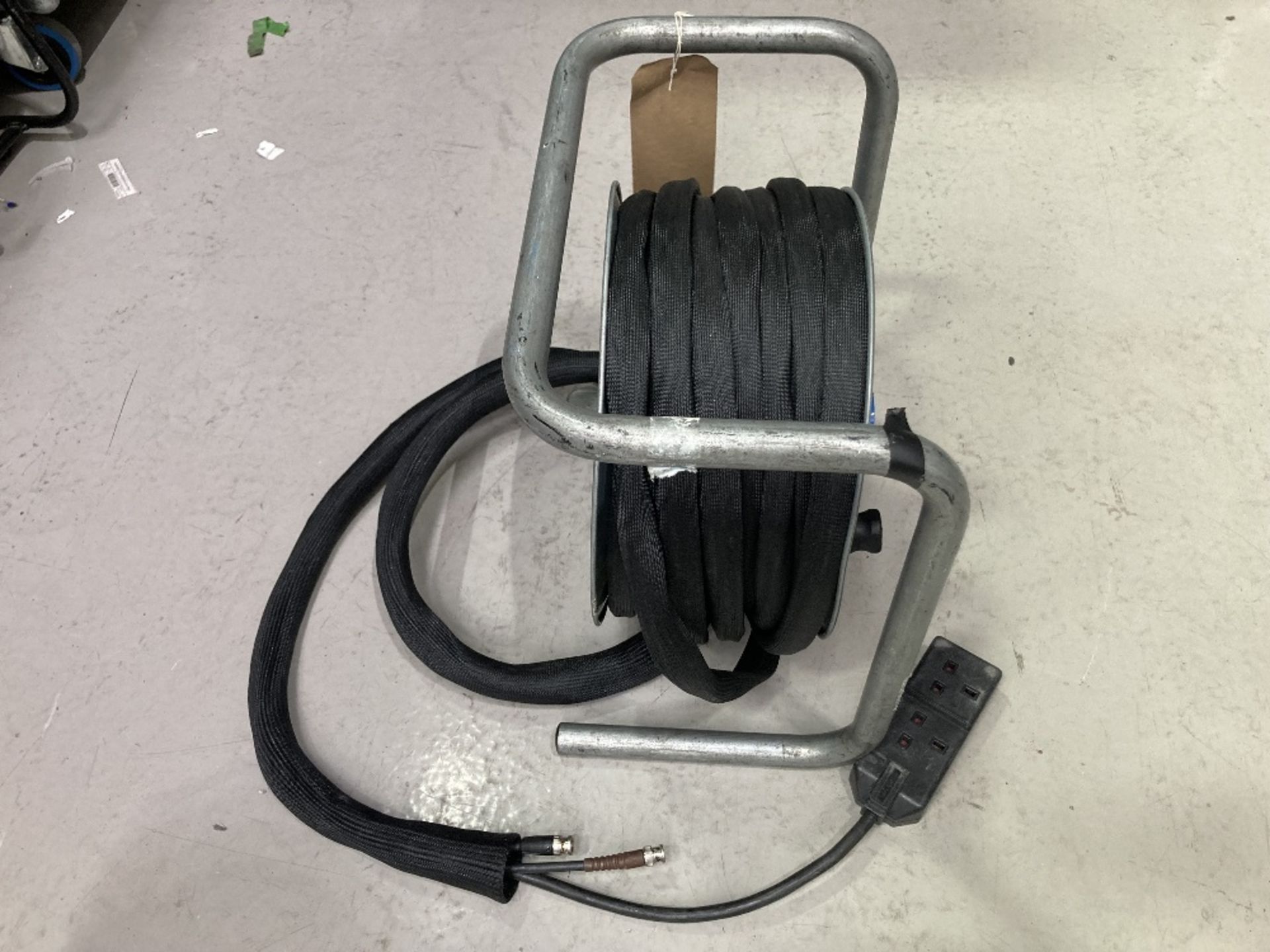 30m 16amp, 13amp, 2x SDI BNC Cable Reel - Image 2 of 3