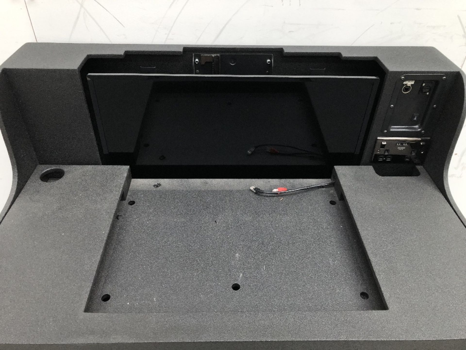 PPU Mobile Light Control Desk/Station With Flight case - Image 2 of 7