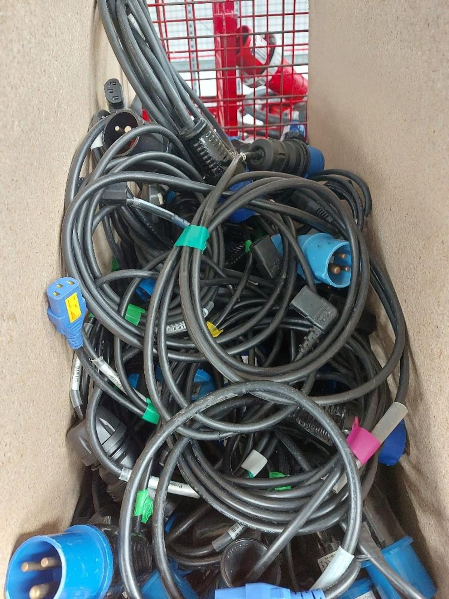 Large Quantity of Quick Connect 16-6h/200-250 3-Pin Cables With Large Qty of 2-Pin Power Cables - Bild 3 aus 5