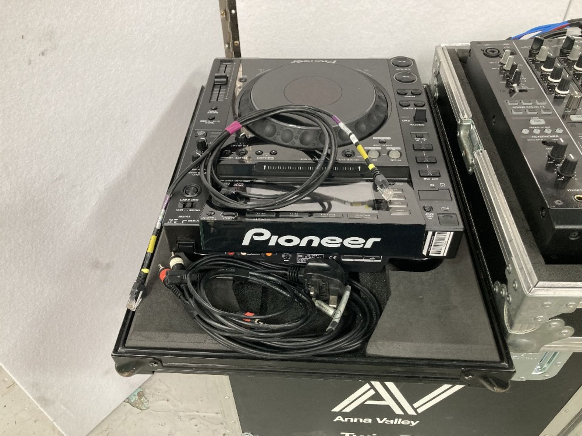 (2) Pioneer CDJ-2000NXS Nexus DJ Decks, Pioneer DJM-900 Nexus DJ Mixer & Heavy Duty Flight Cases - Image 4 of 9