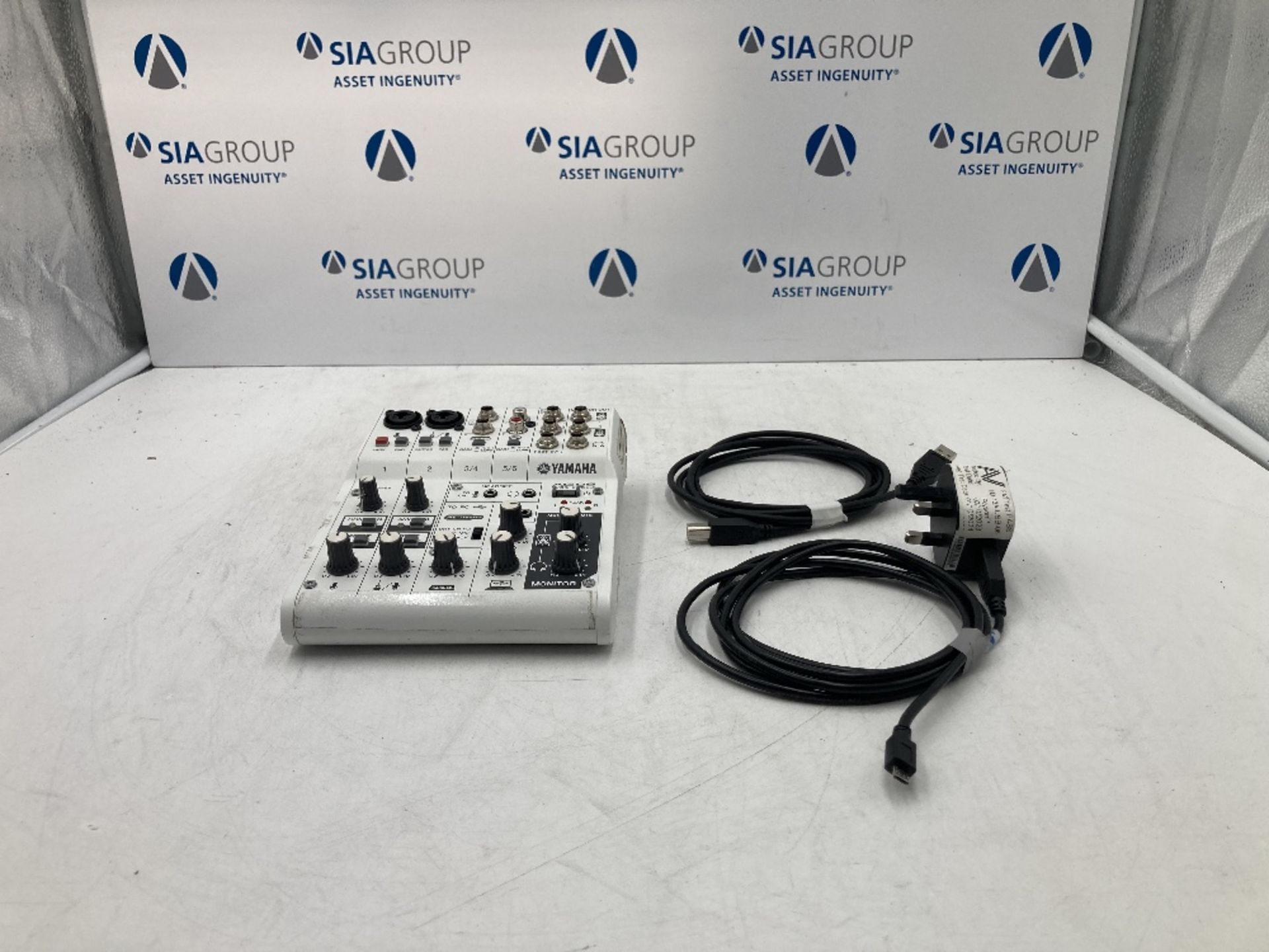 Yamaha AG06 Mixing Console w/USB Interface & Protective Case - Bild 3 aus 11