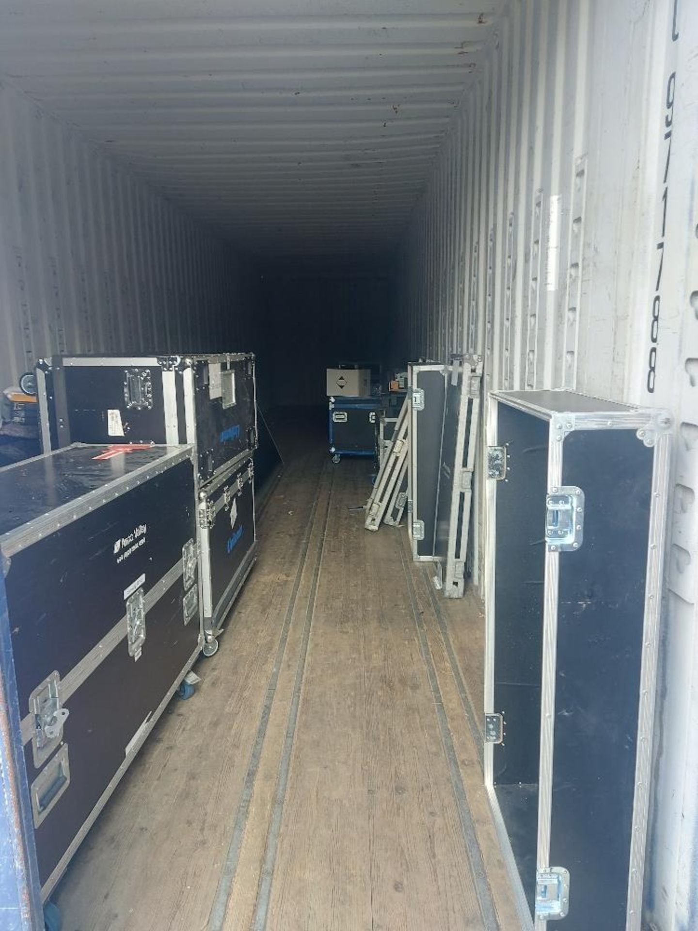 40ft Shipping Container & Contents - Image 3 of 3