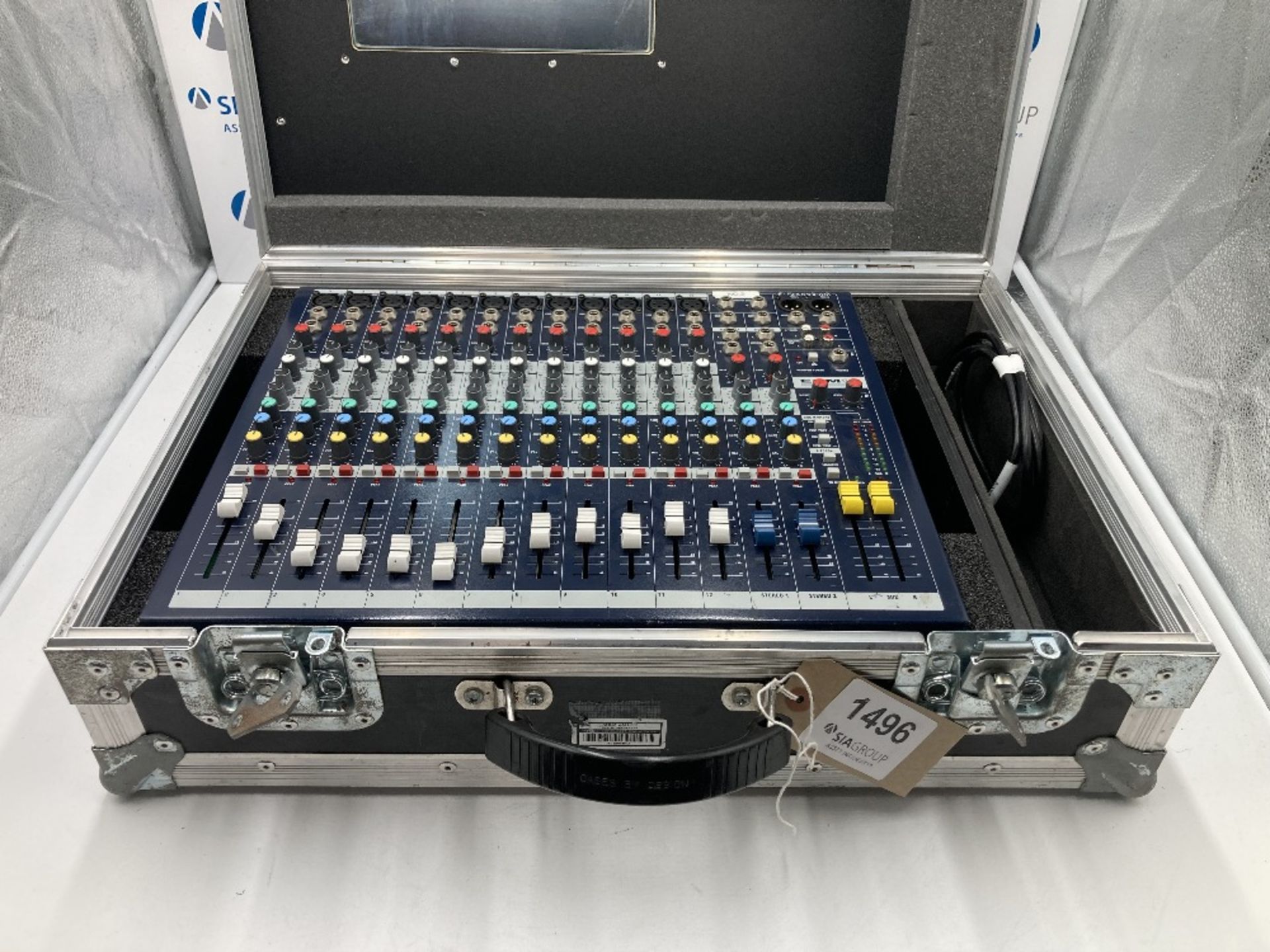 Soundcraft EPM12 Analogue Mixing Console & Heavy Duty Briefcase - Image 2 of 7