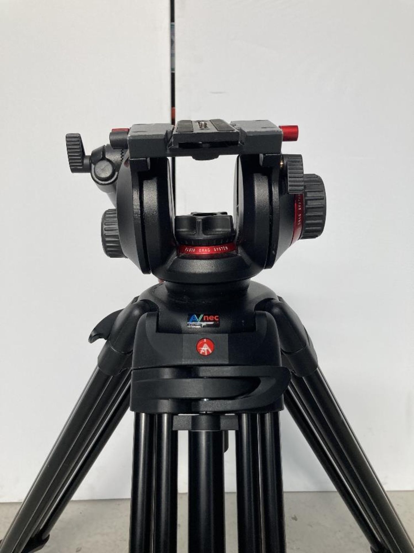 Manfrotto 504HD Tripod Head and 546B Tripod with Carbon Fibre Legs with Manfrotto Carry Case - Image 6 of 7