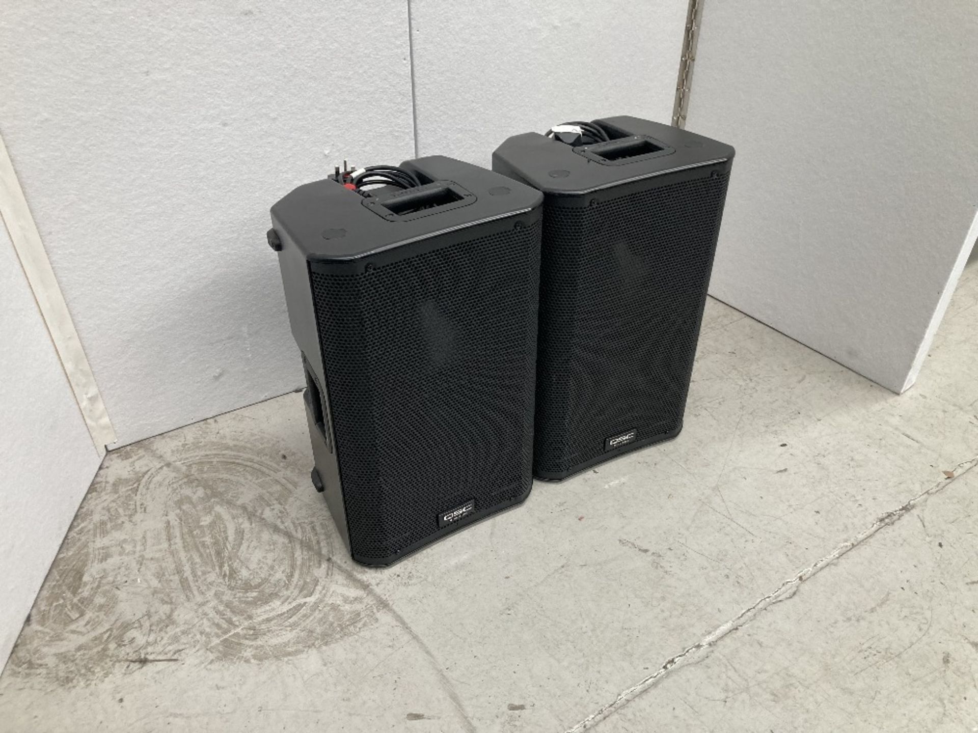 (2) QSC K10 Powered Speaker & Heavy Duty Mobile Flight Case - Image 2 of 7