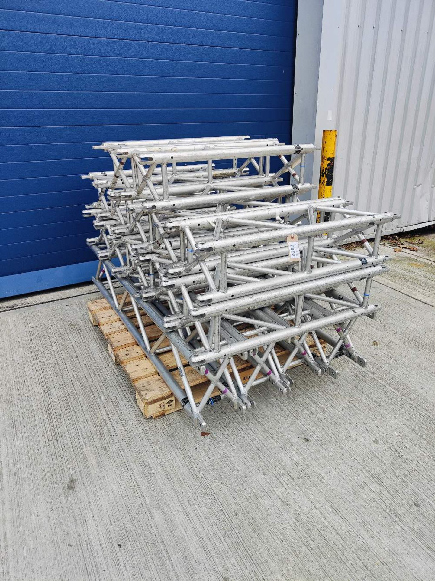 Quantity of Slick Minibeam 6ft and 1m Truss Sections - Image 2 of 5