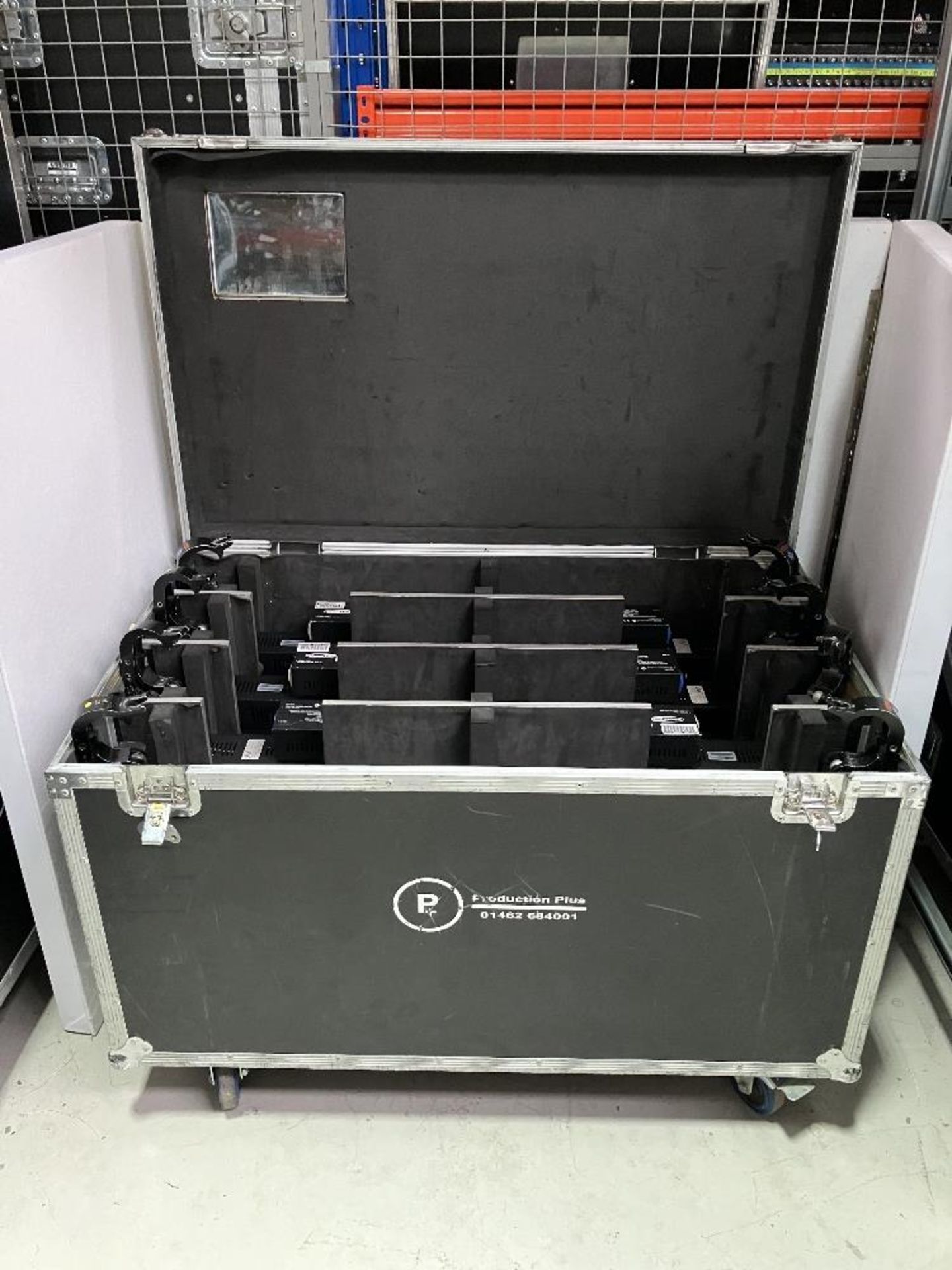 (8) Showtec sunstrip Battern lights with Heavy Duty Mobile Flight case - Image 2 of 15