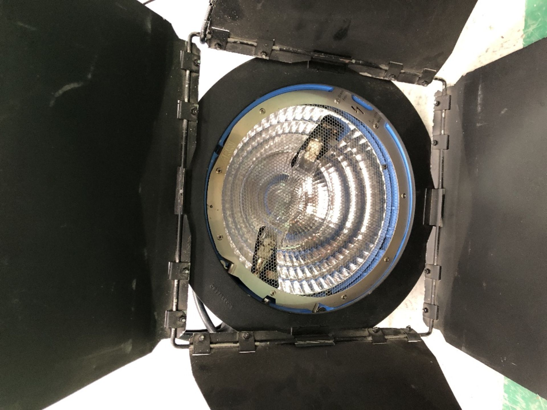 (2) Arri Arrilite 2000 Plus L3.36500.B 2000w Flood/spot lights - Image 3 of 4