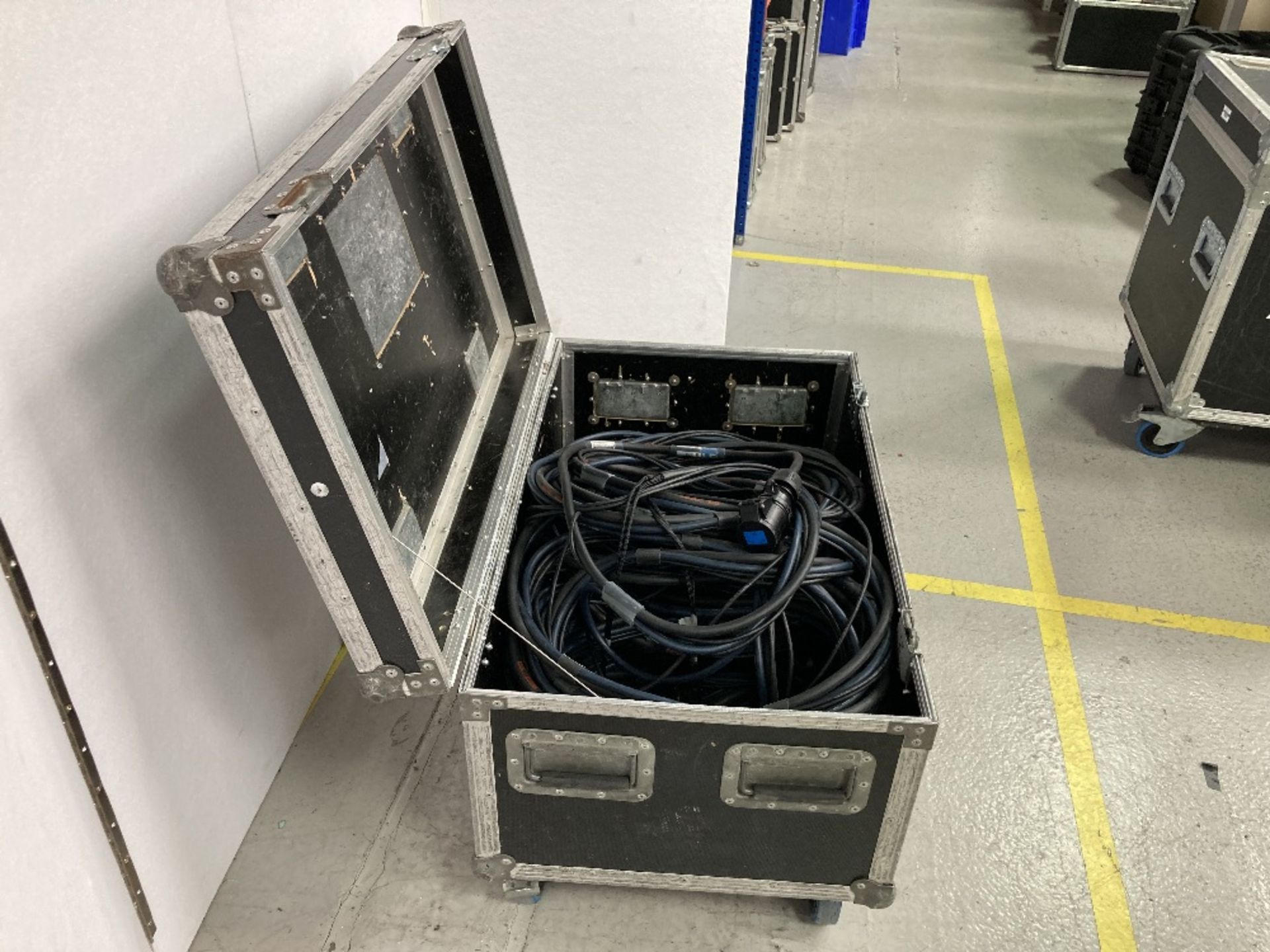 Yamaha CAT 5 Multicore 75mtrs, Power Cable & Heavy Duty Mobile Flight Case - Image 2 of 5
