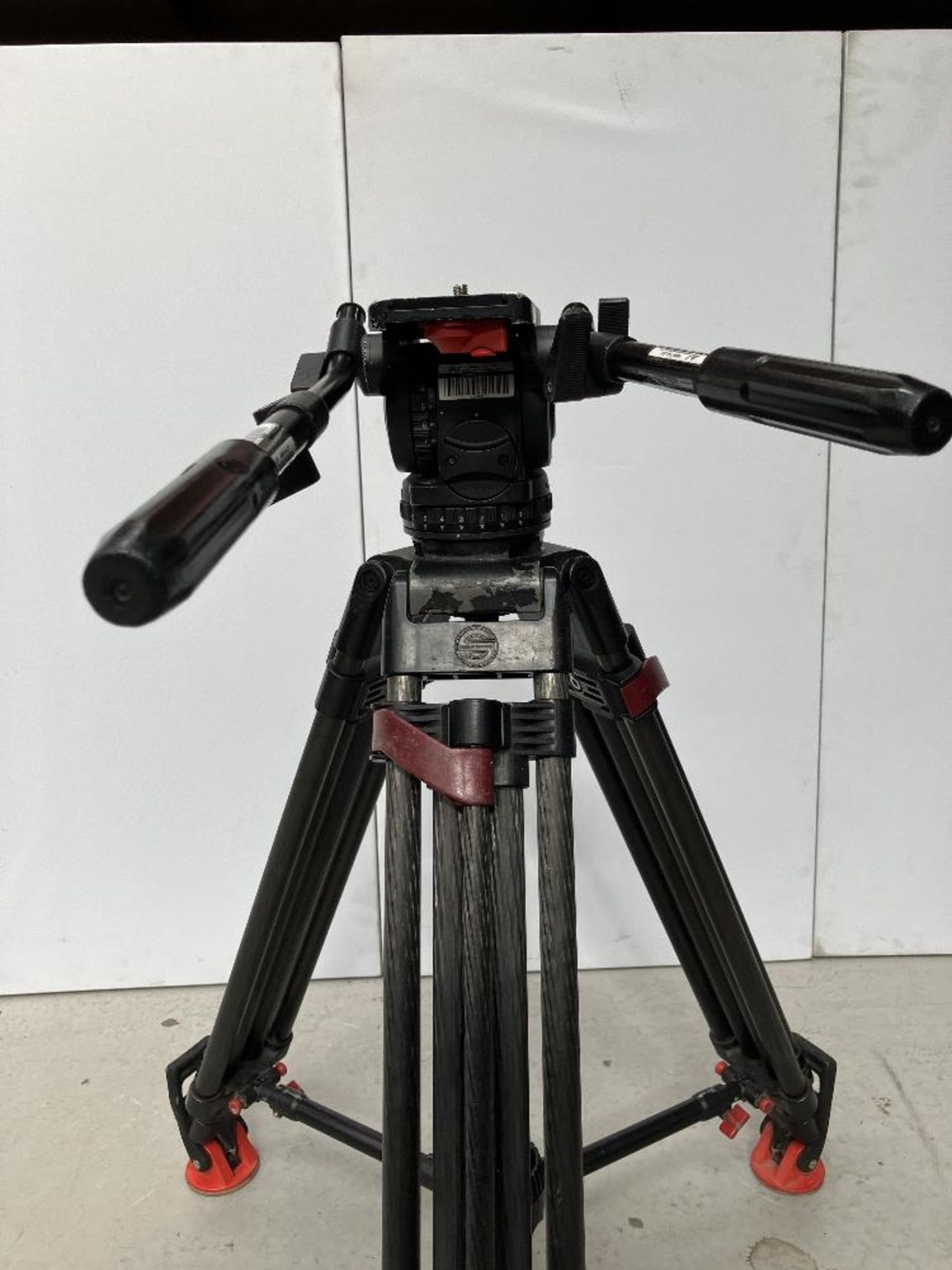 Sachtler 18S1 Fluid Tripod Head with Extendable Carbon Fibre Legs - Image 4 of 6