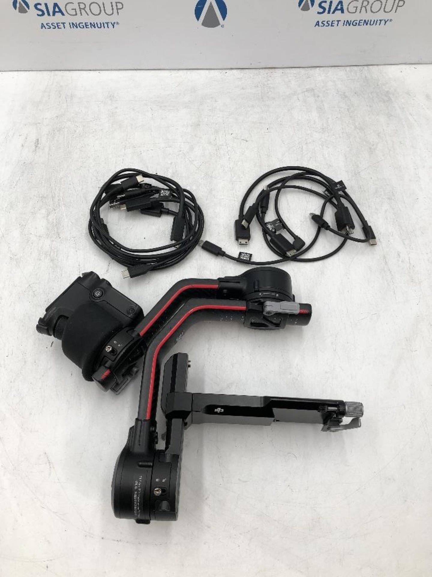 DJI RS 2 Gimbal 3-axis camera Stabiliser Kit for DSLR Cameras - Image 5 of 7