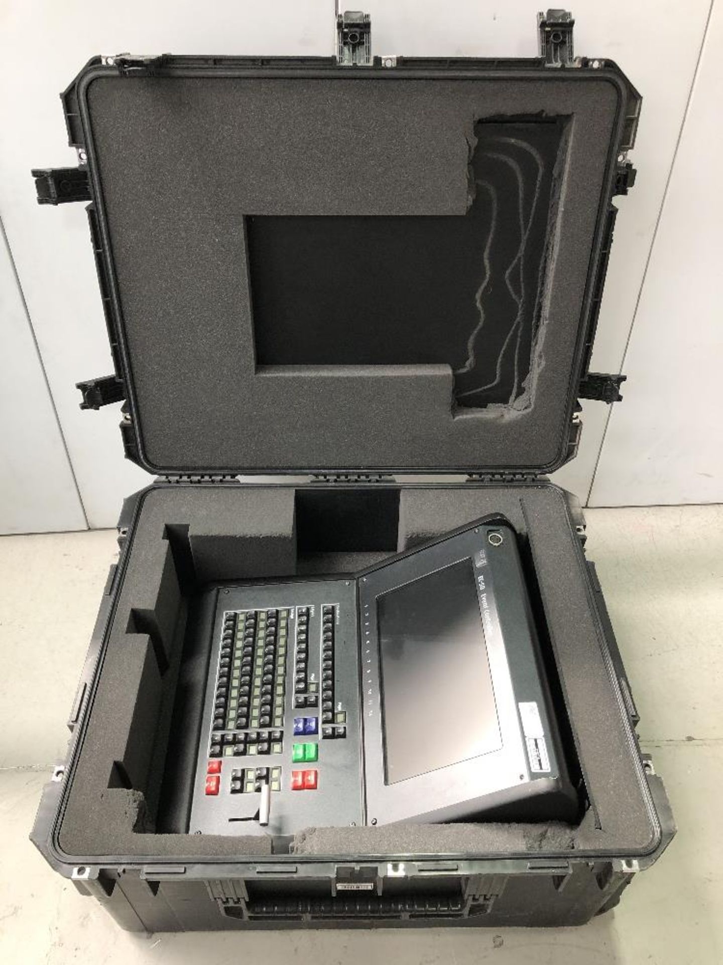 Barco EM EC50 Controller with Protective Case and Bag - Image 4 of 5