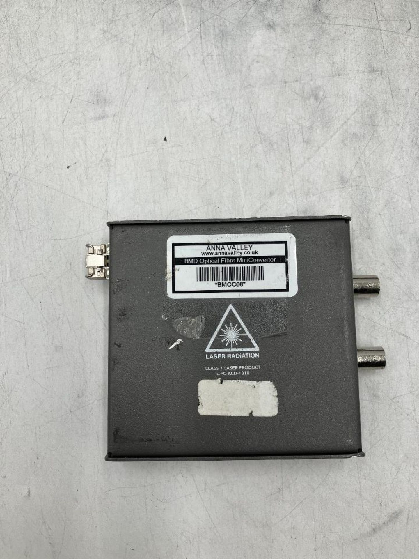Blackmagic Mini Optical Fibre to SDI Bidirectional Converter With Power Cable & Plastic Carry Case - Image 3 of 5