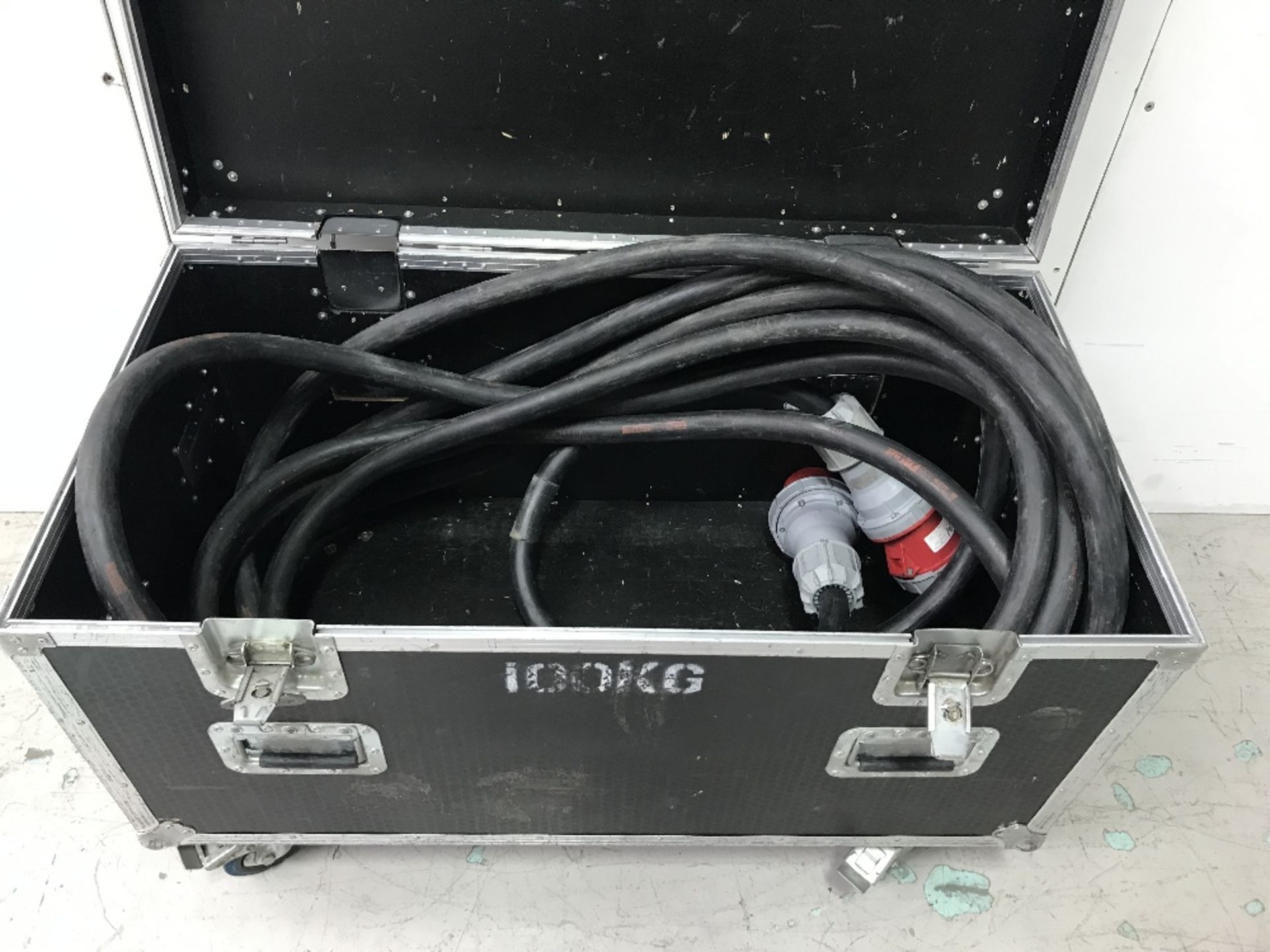 Euro Tour Grade 4ft Mobile Cable Trunk With Contents 20m 125/3ph Cable