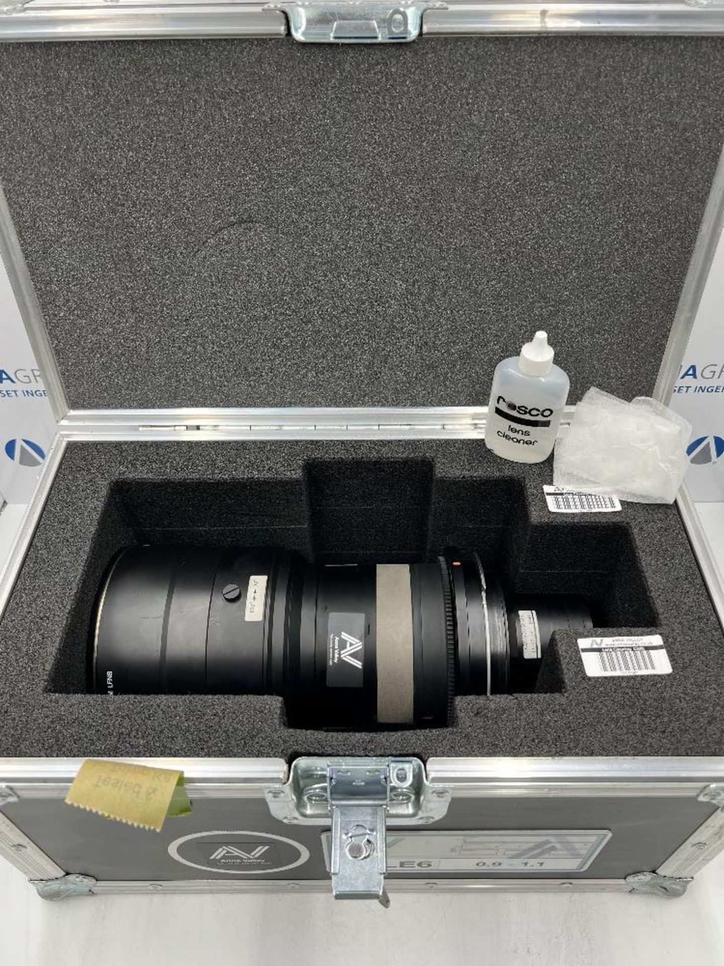 Panasonic ET-D75LE6 0.9-1.1 Zoom Lens With Carrier Case - Image 9 of 10