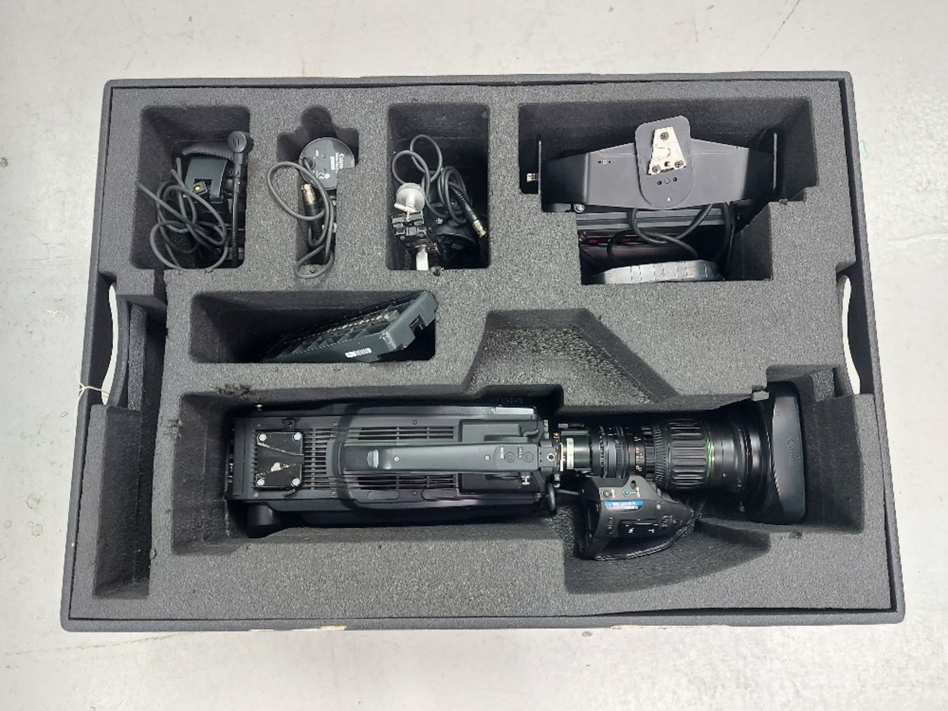 Sony HSC-100 Studio Camera Kit - Image 14 of 14