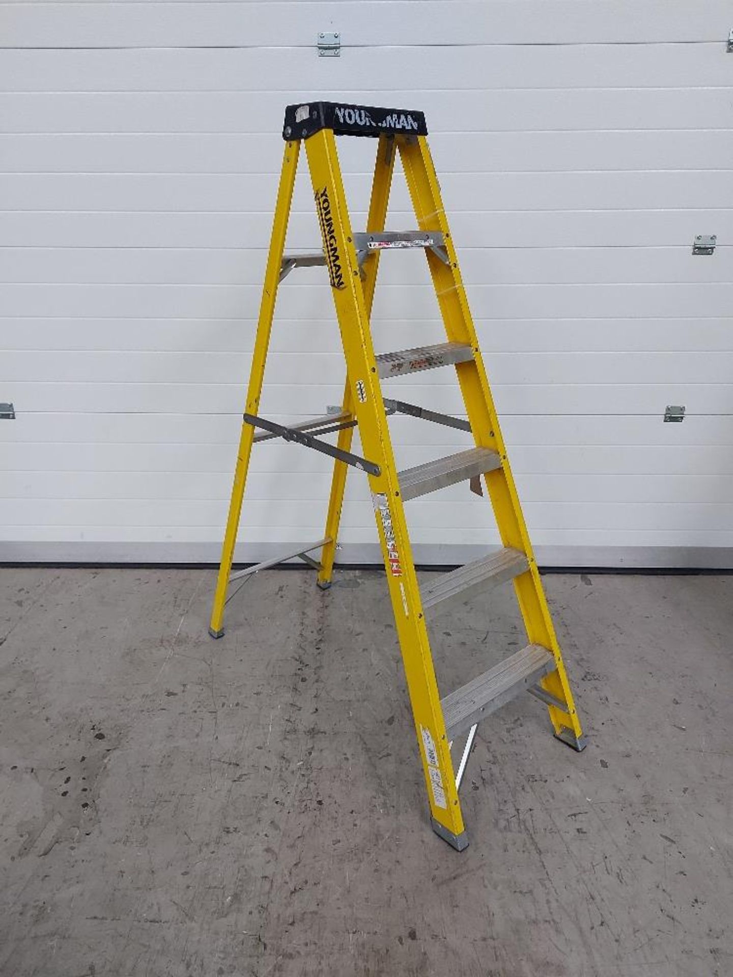 6 Rung Fiberglass Stepladder