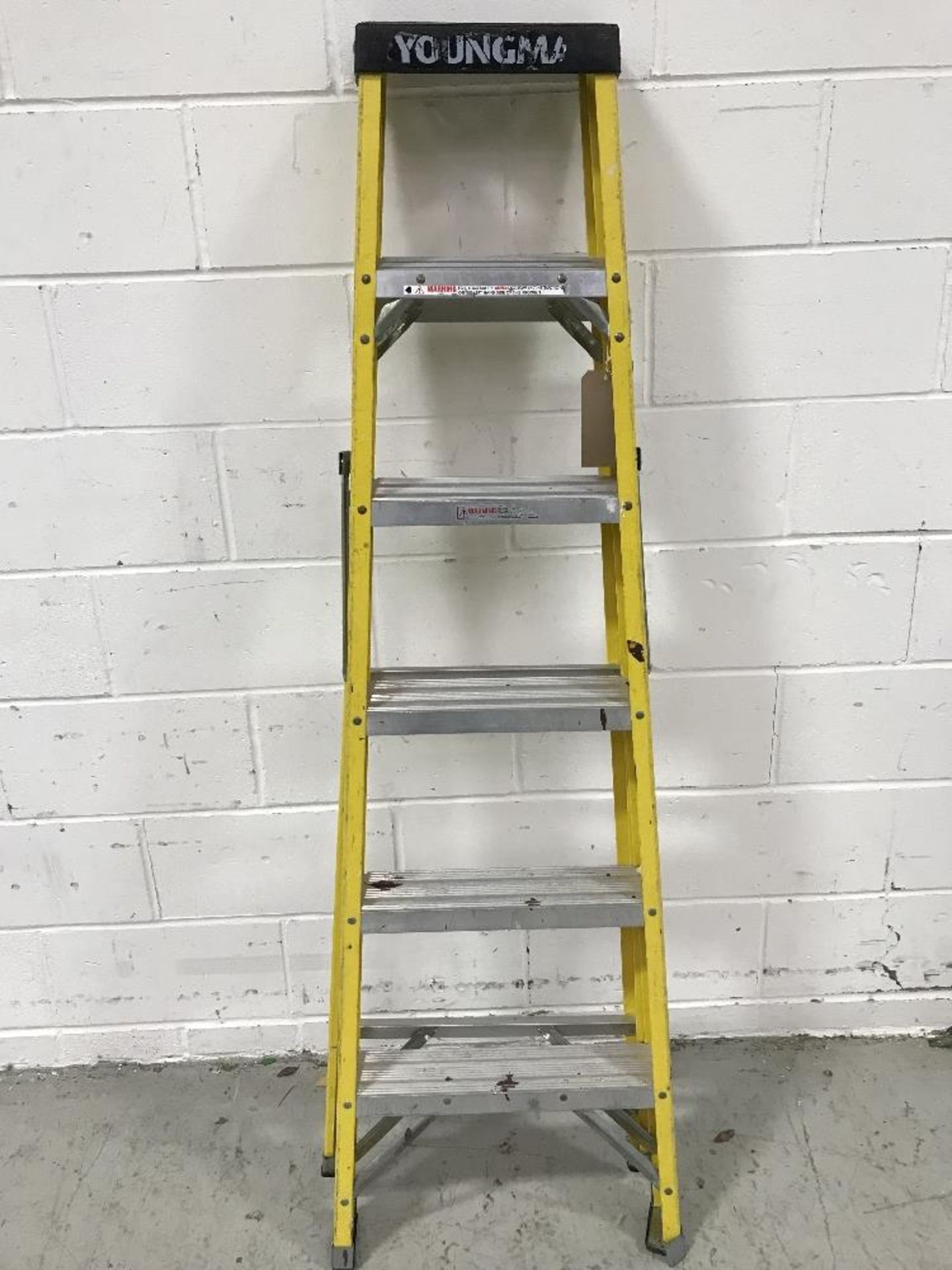 Youngman 6 Rung Fiberglass Stepladder