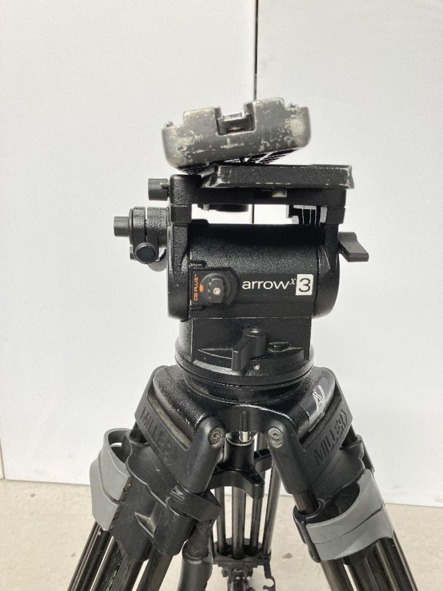 Miller Arrow 3X Tripod Head System with Extendable Carbon Fibre Legs - Image 4 of 5