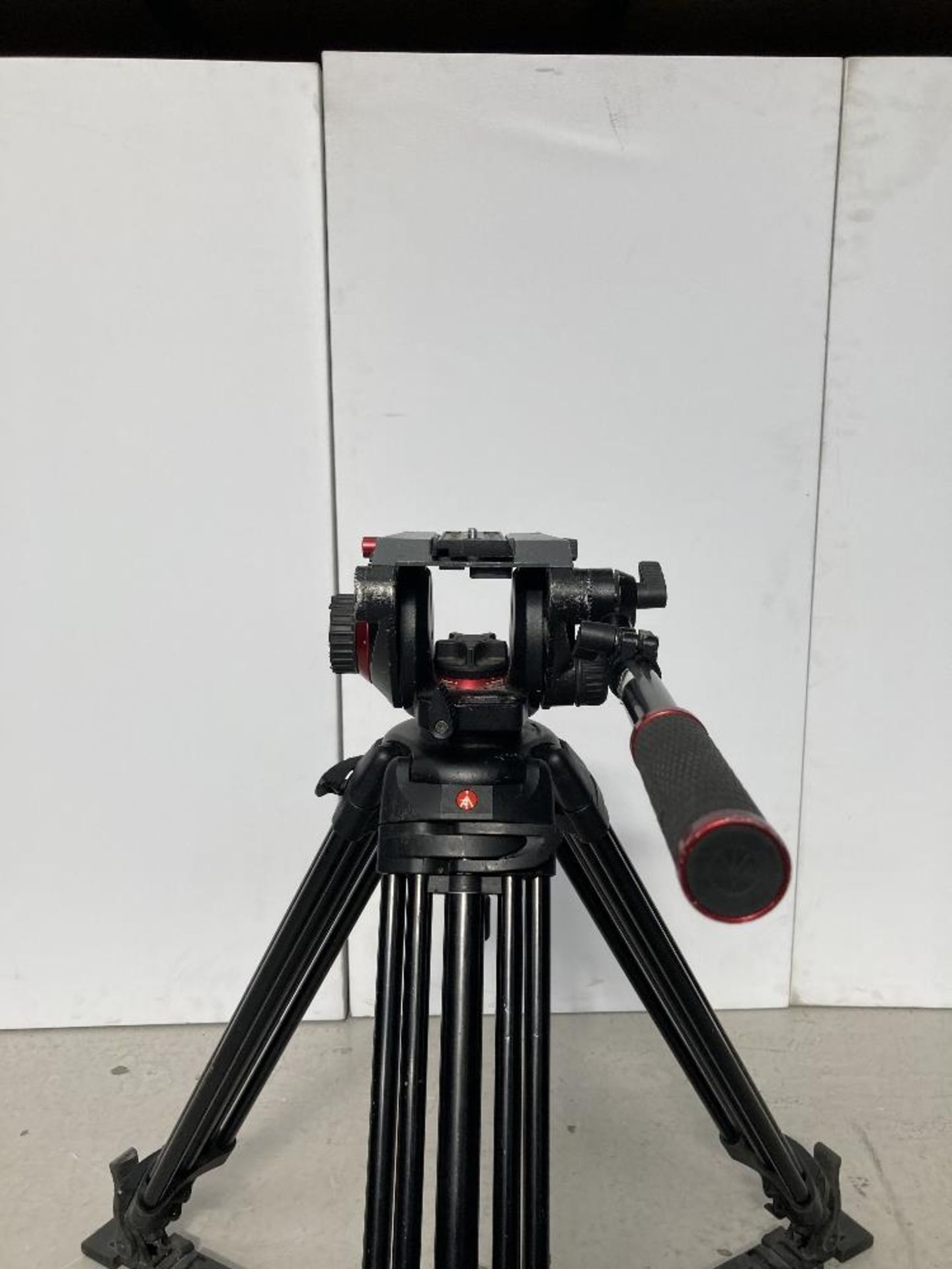 Manfrotto 504HD DV Tripod Head and 546GB Tripod with Carbon Fibre Legs with HPRC HP Case - Image 4 of 6