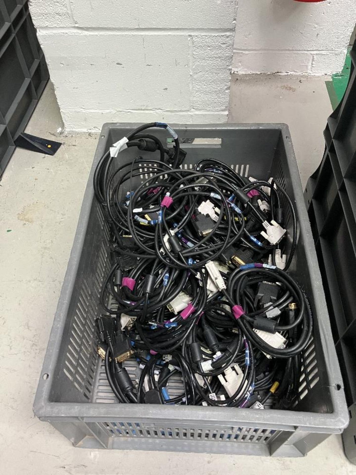 Quantity of SCAR/HDMI To Ethernet cables With Plastic Lin Bin