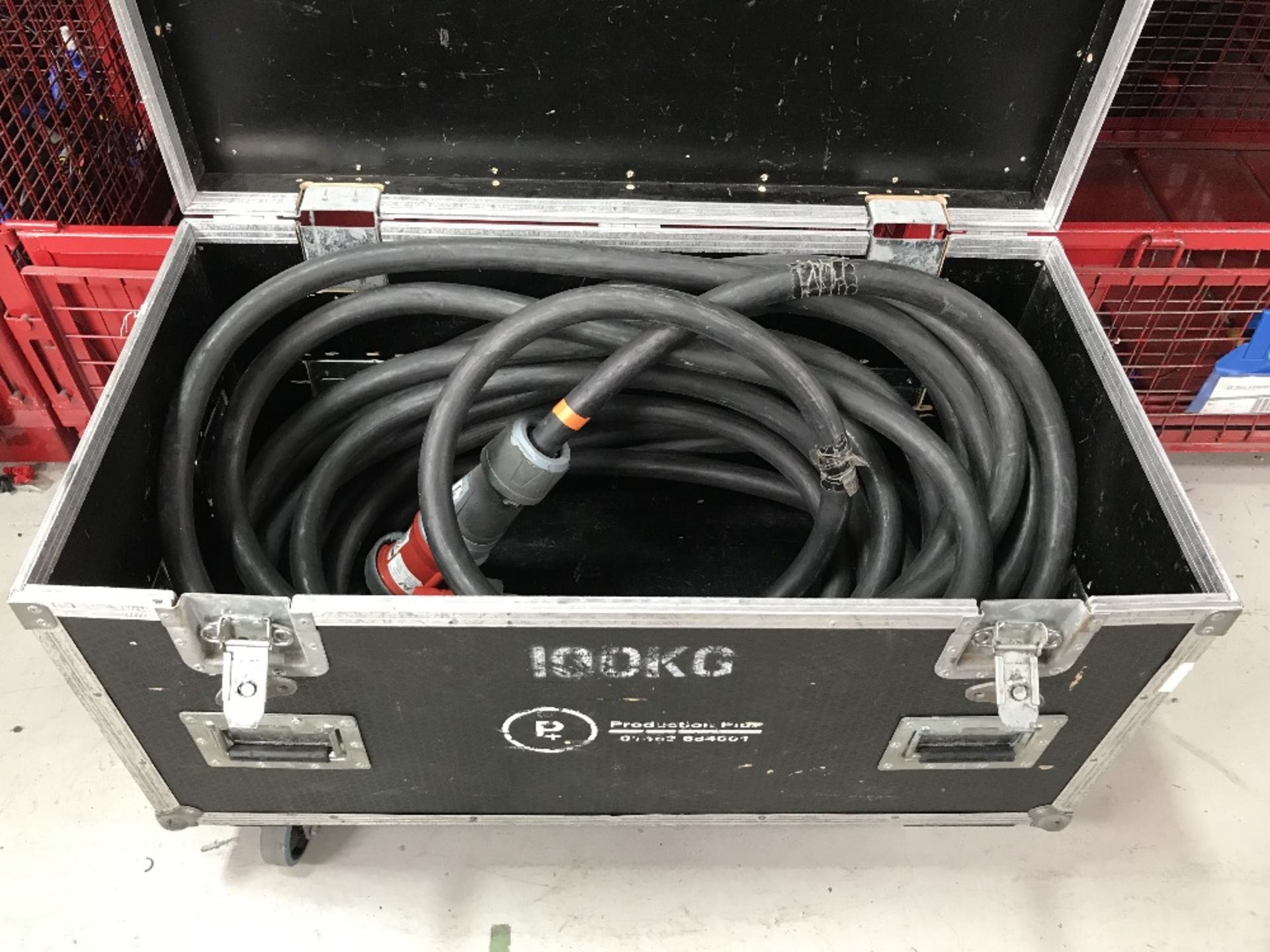 30m 125/3 Cable With Heavy Duty Mobile Flight Case