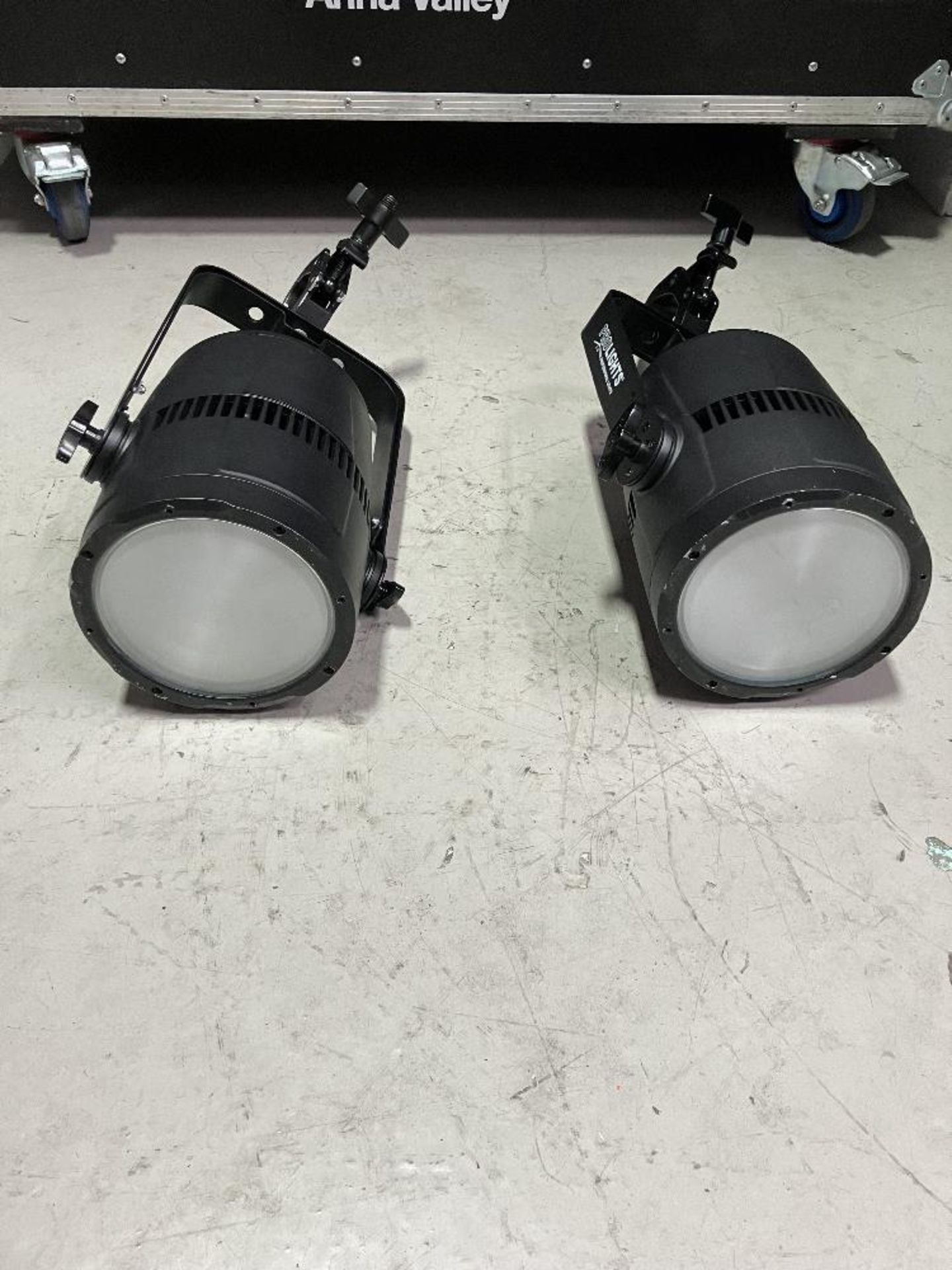 (4) Prolight Studio COB FC lights with Heavy Duty Flight Case - Image 5 of 7